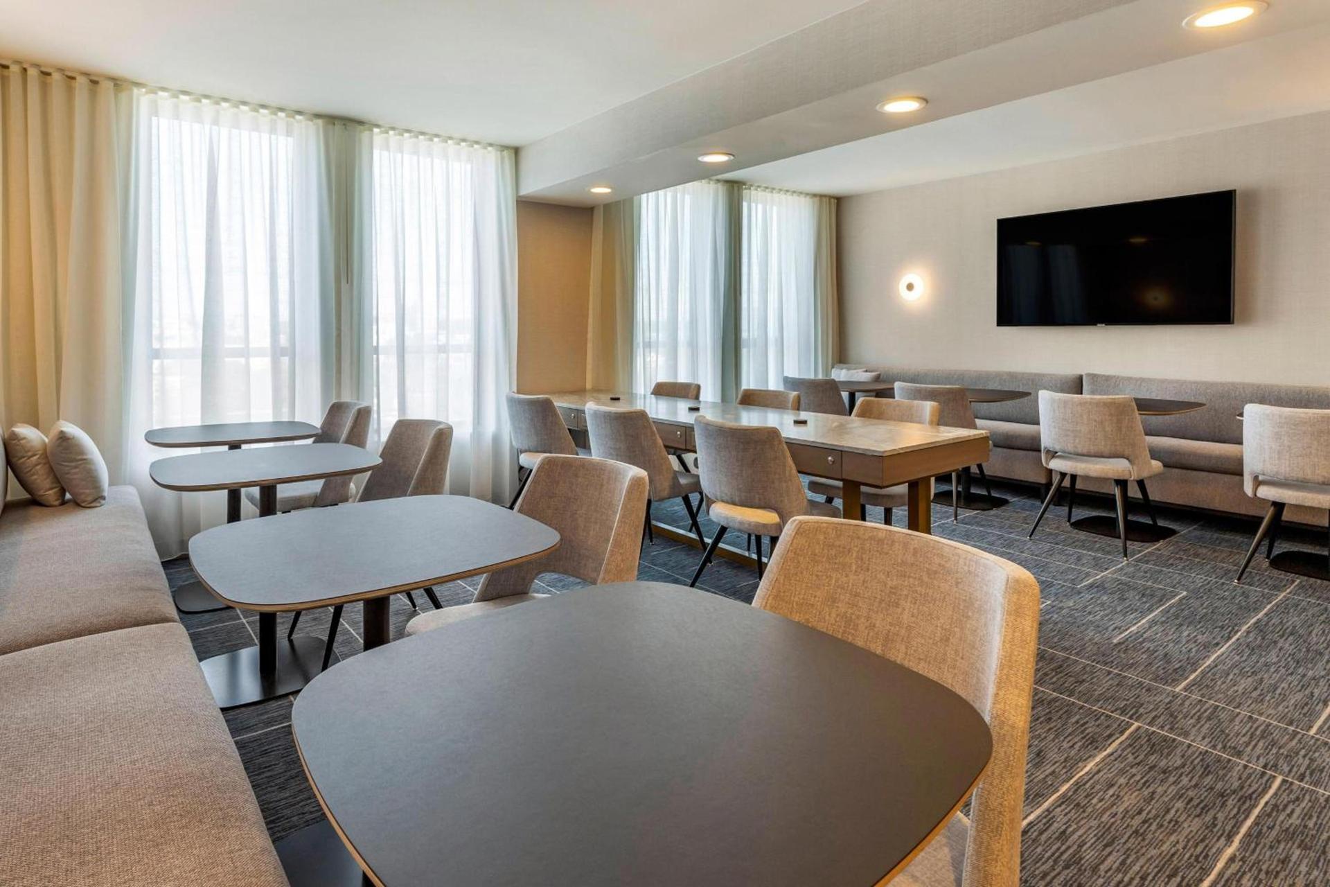 Sheraton Suites Old Town Alexandria photo 38