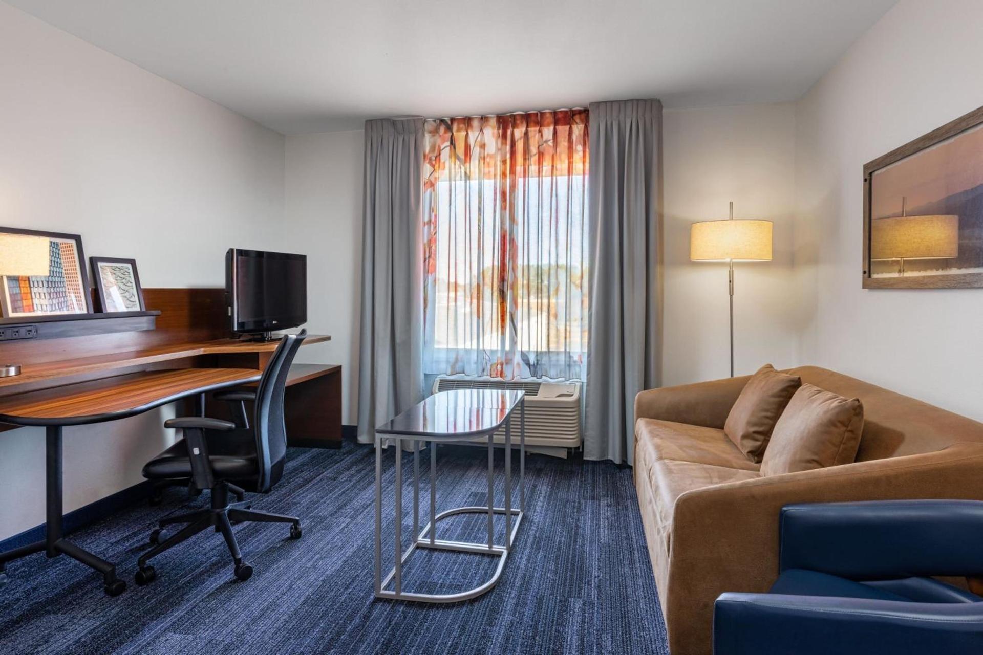 Fairfield Inn & Suites by Marriott Smithfield photo 26