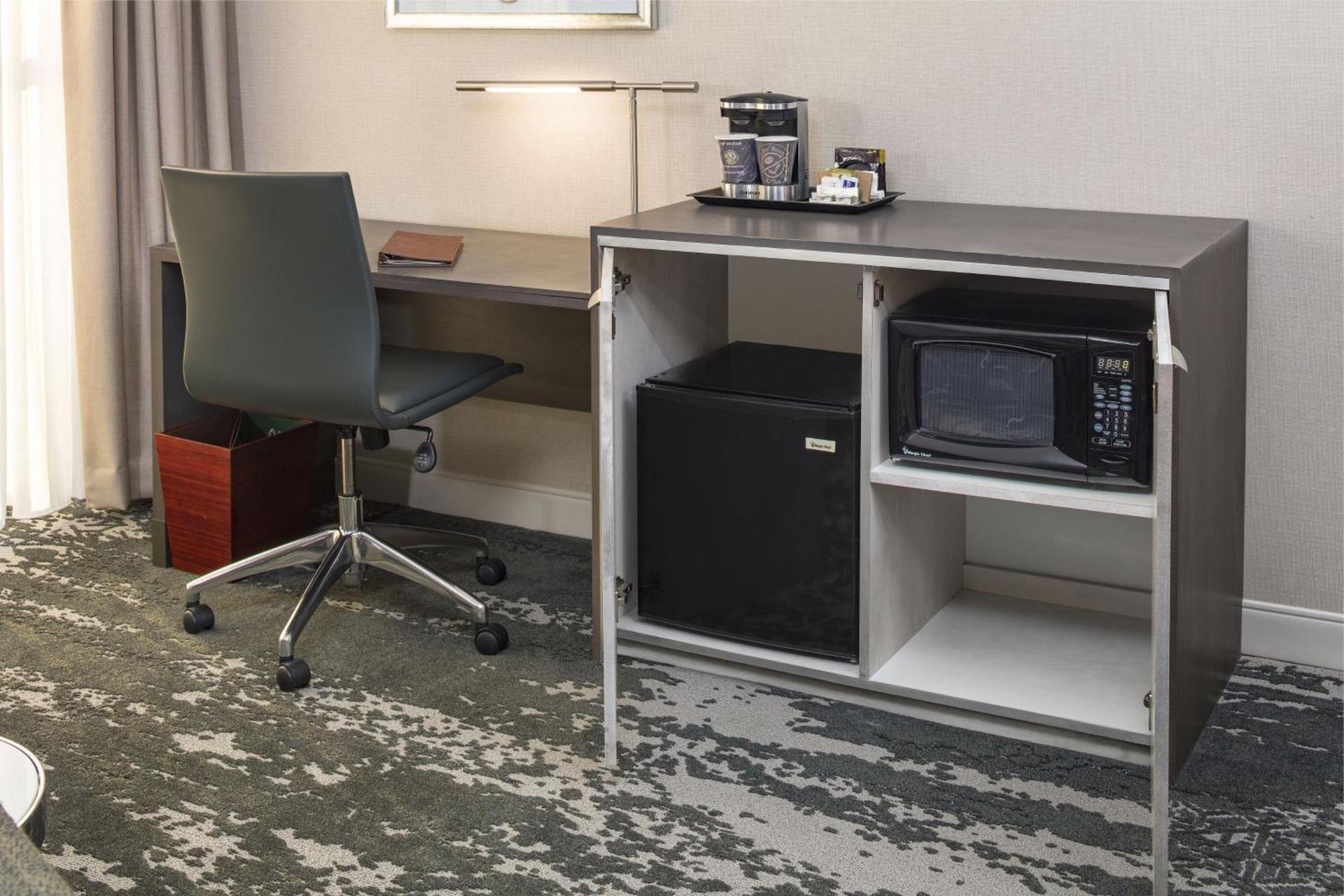 DoubleTree by Hilton Boston Logan Airport Chelsea photo 34