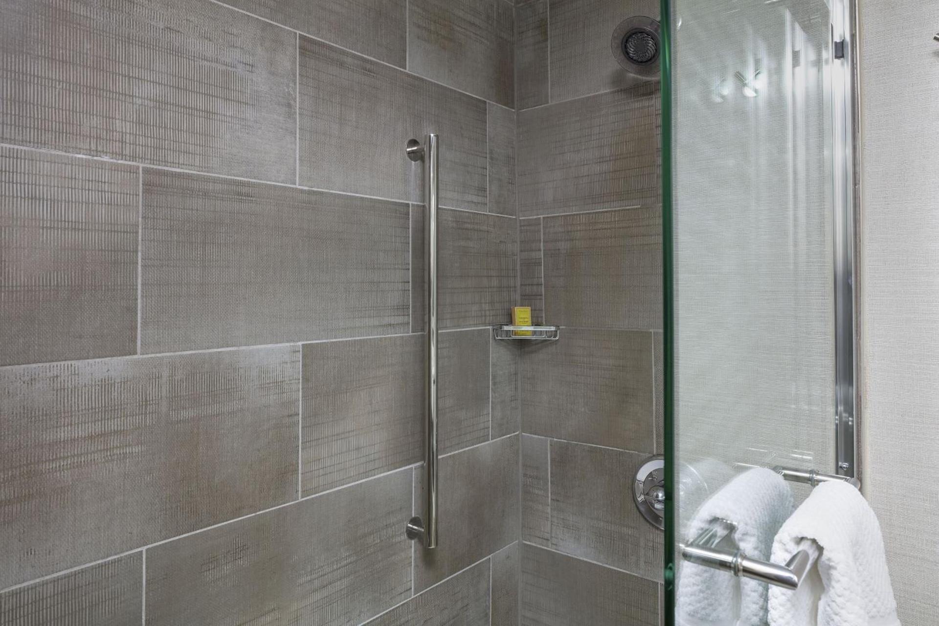 DoubleTree by Hilton Boston Logan Airport Chelsea photo 35