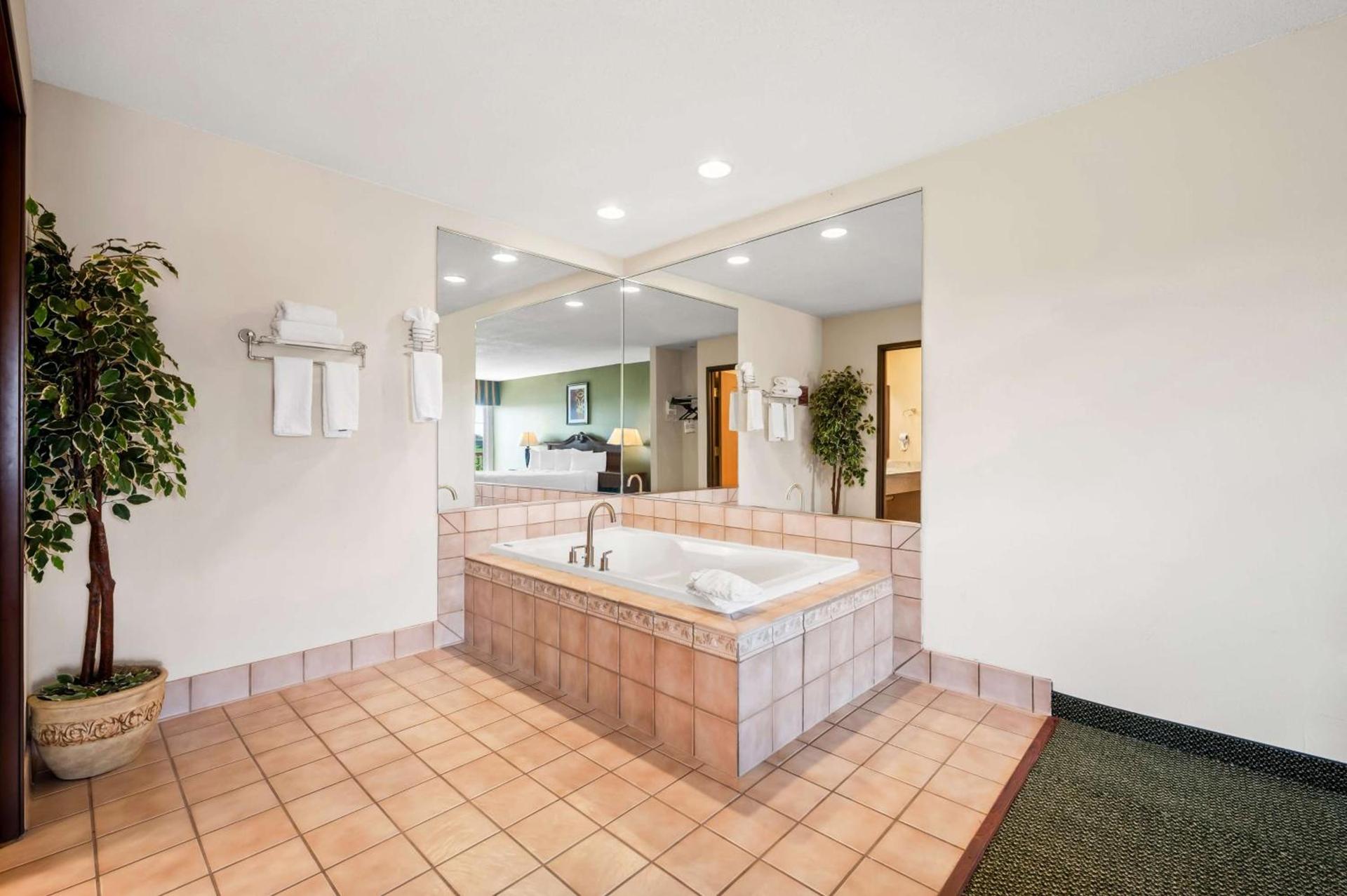 Best Western Annawan Inn photo 10