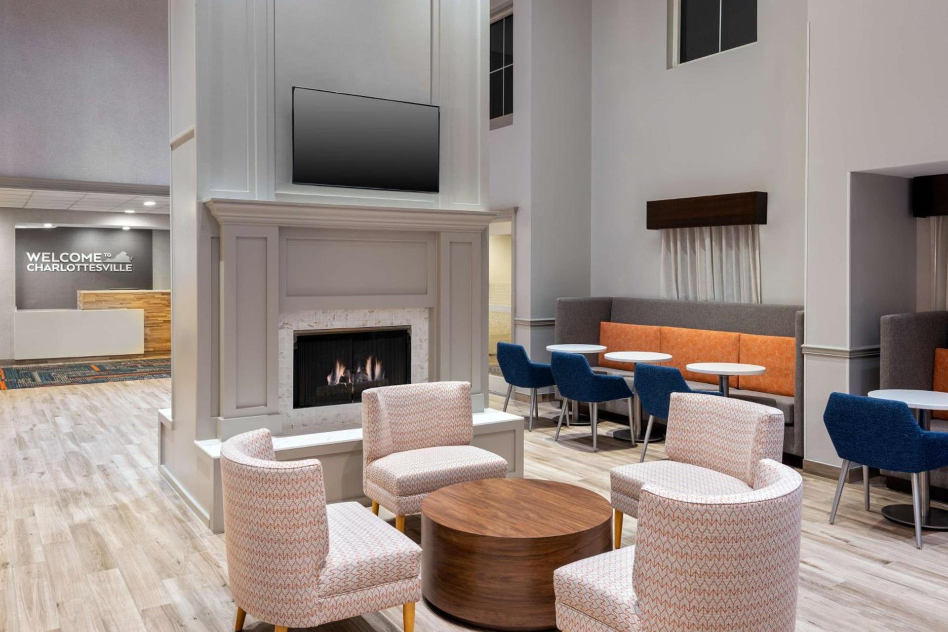 Hampton Inn & Suites Charlottesville at the University photo 7