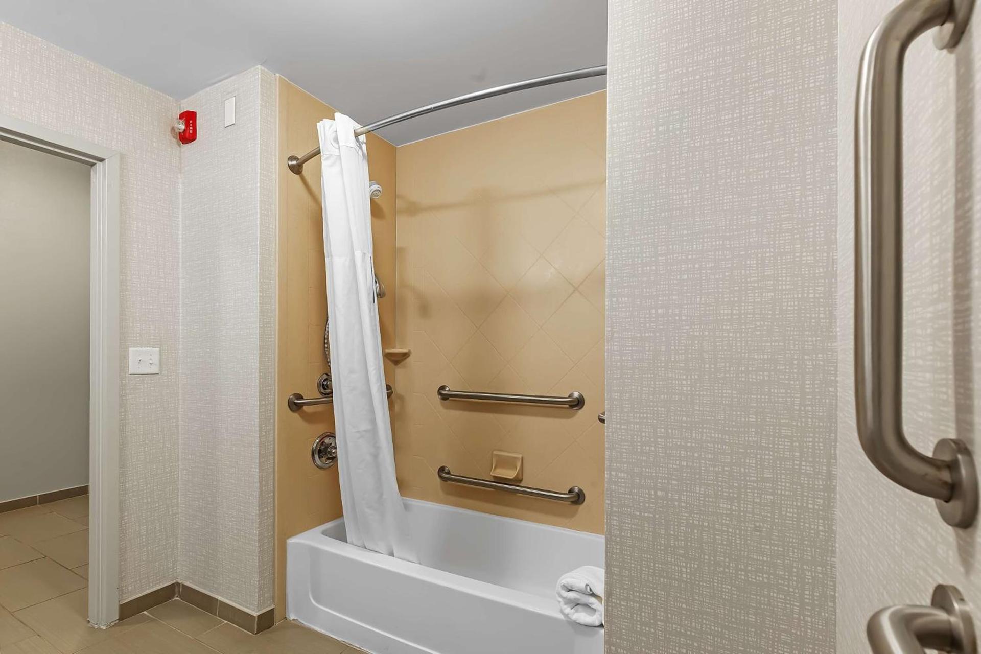 Hampton Inn - Atmore photo 18
