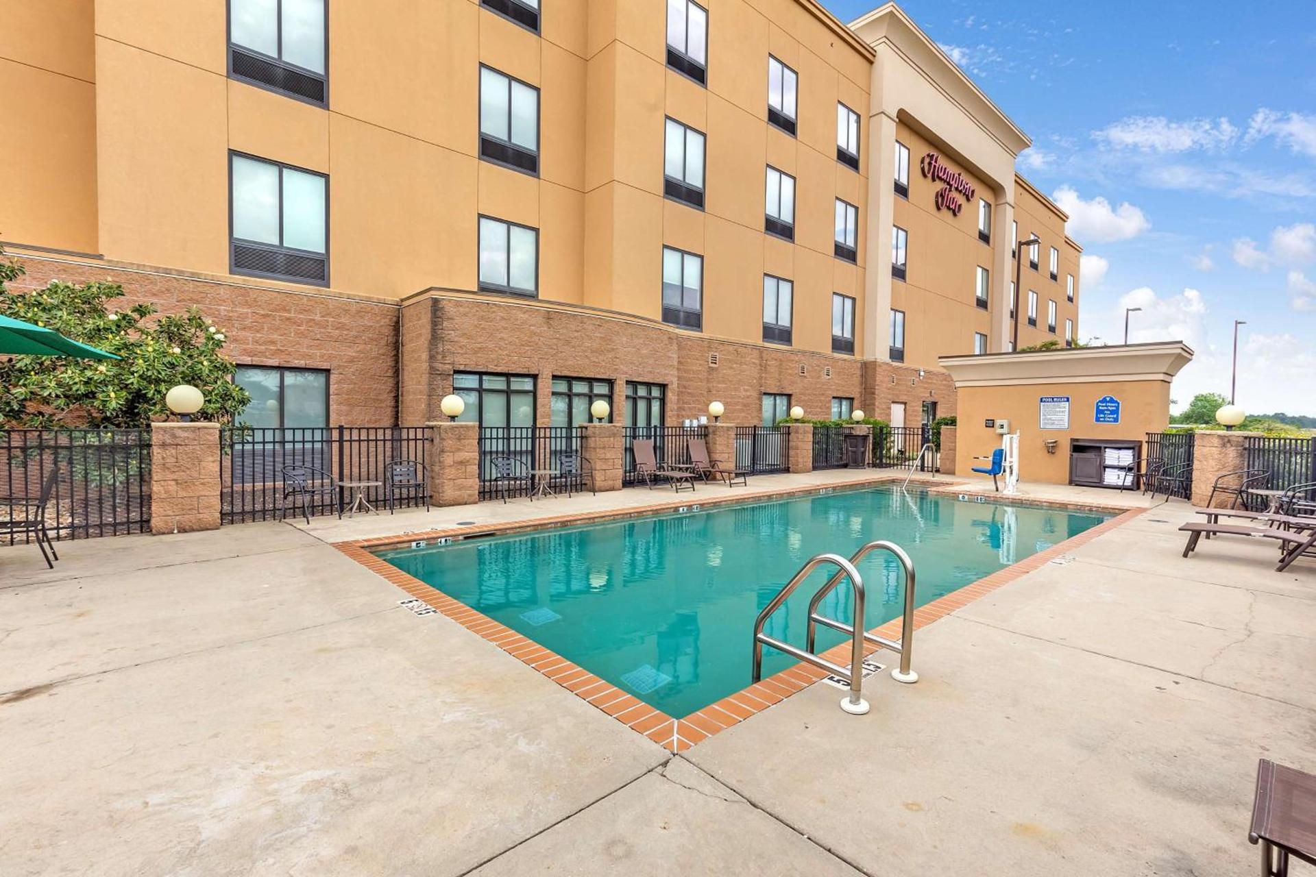 Hampton Inn - Atmore photo 9