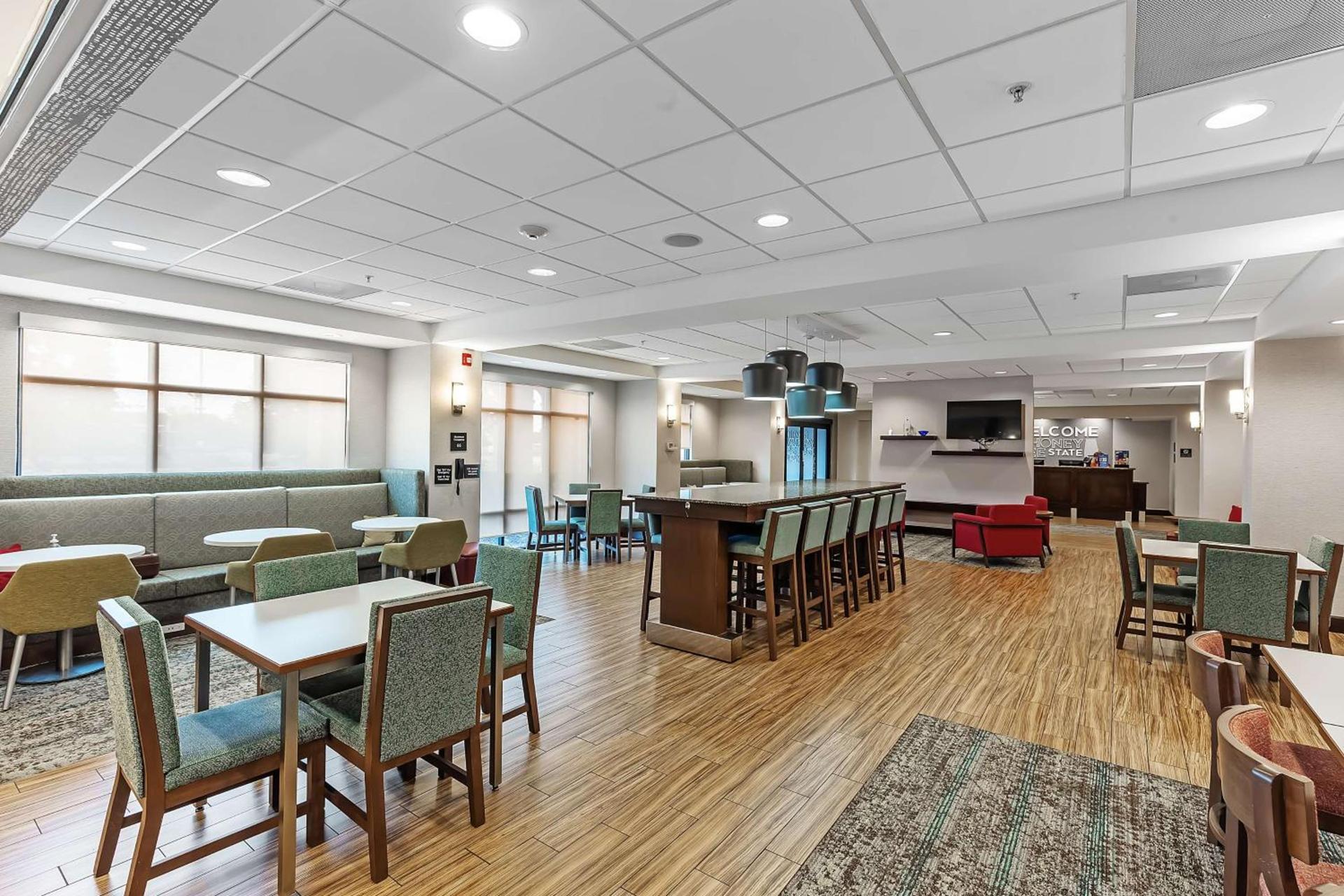 Hampton Inn - Atmore photo 15