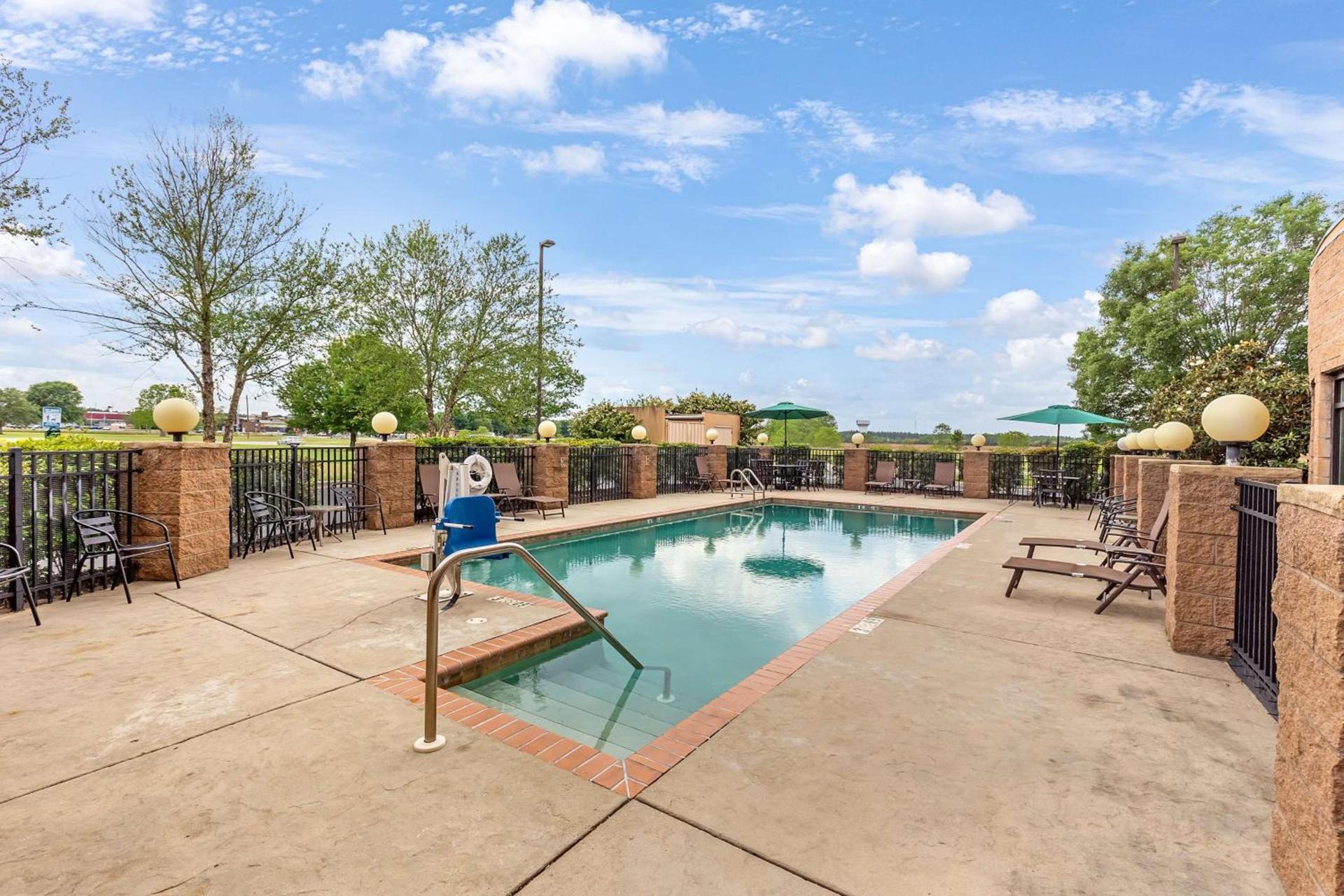 Hampton Inn - Atmore photo 10