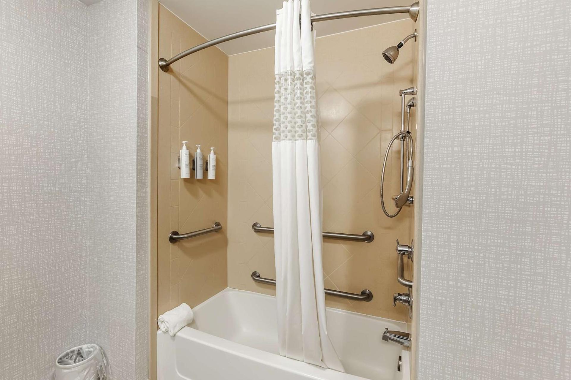 Hampton Inn - Atmore photo 24