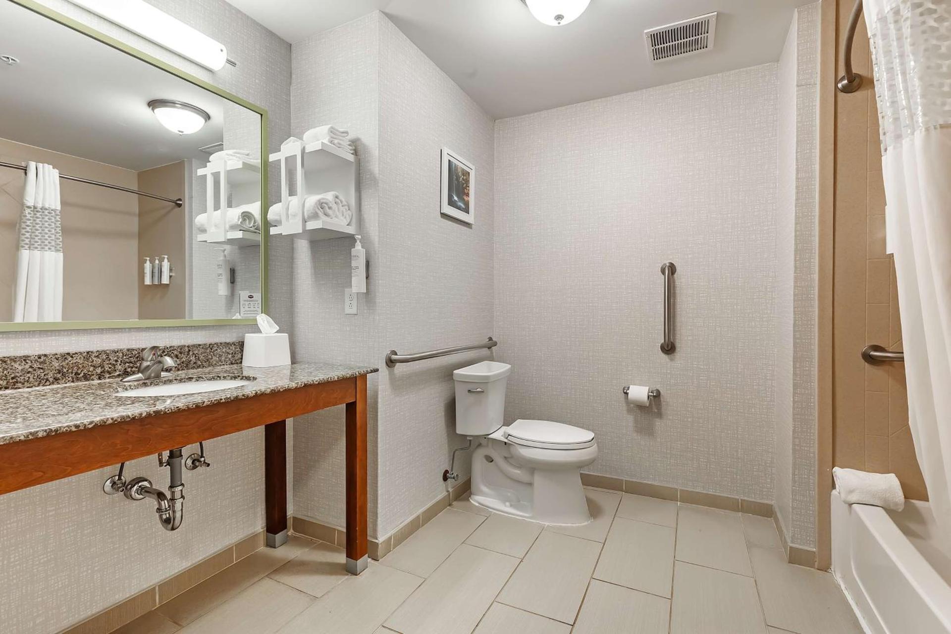 Hampton Inn - Atmore photo 25