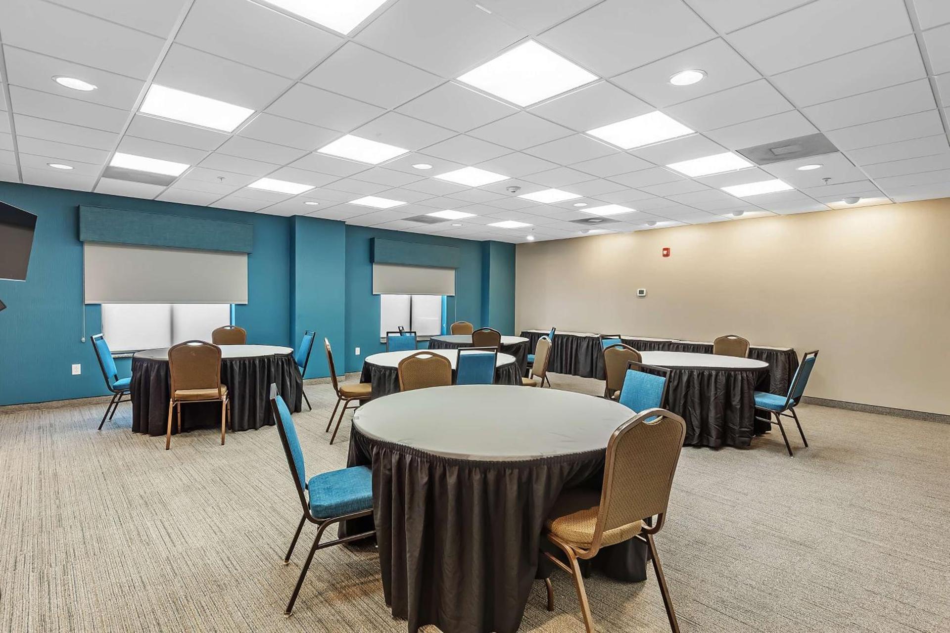 Hampton Inn - Atmore photo 30