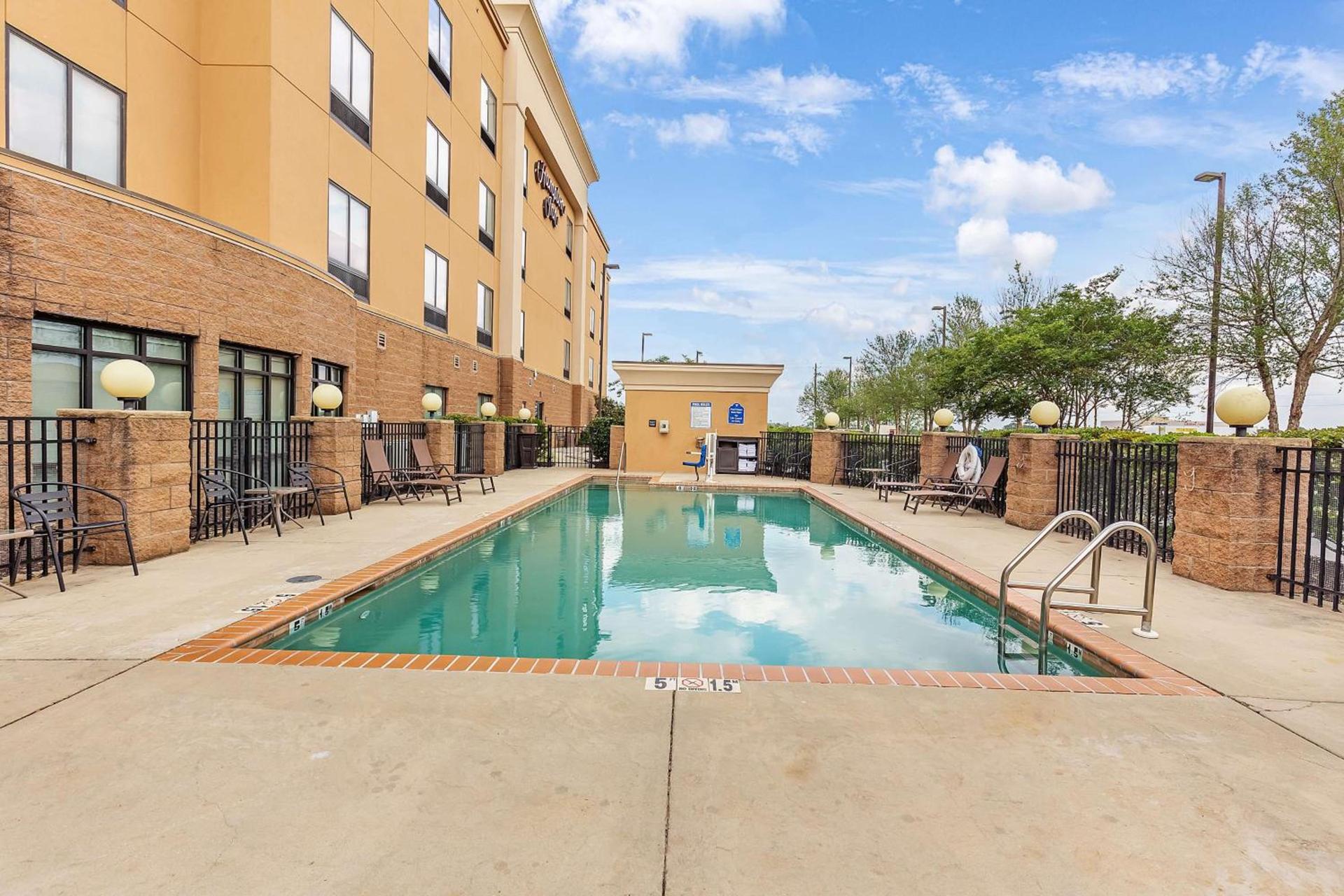 Hampton Inn - Atmore photo 12