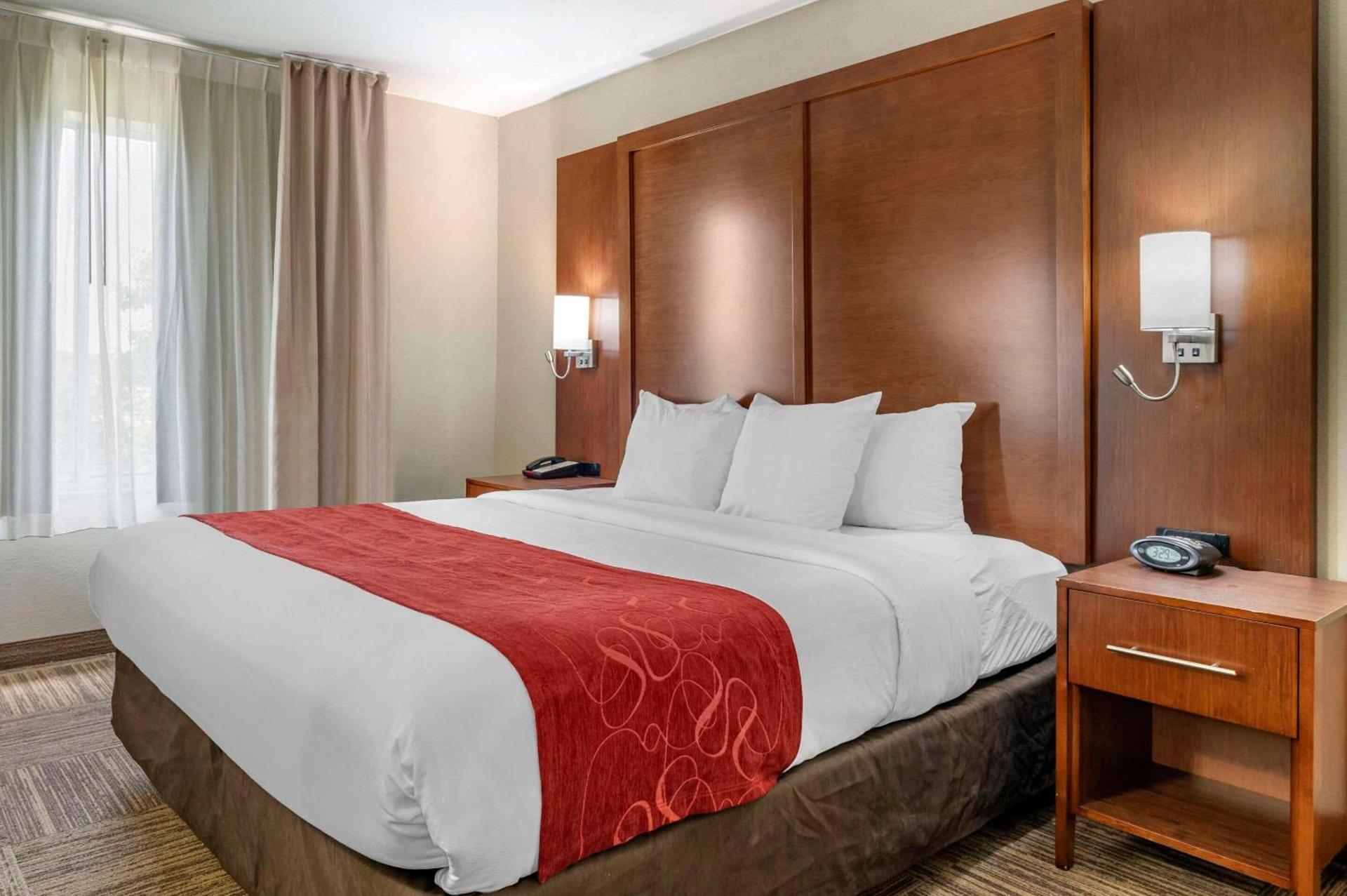 Comfort Suites Urbana Champaign, University Area photo 7