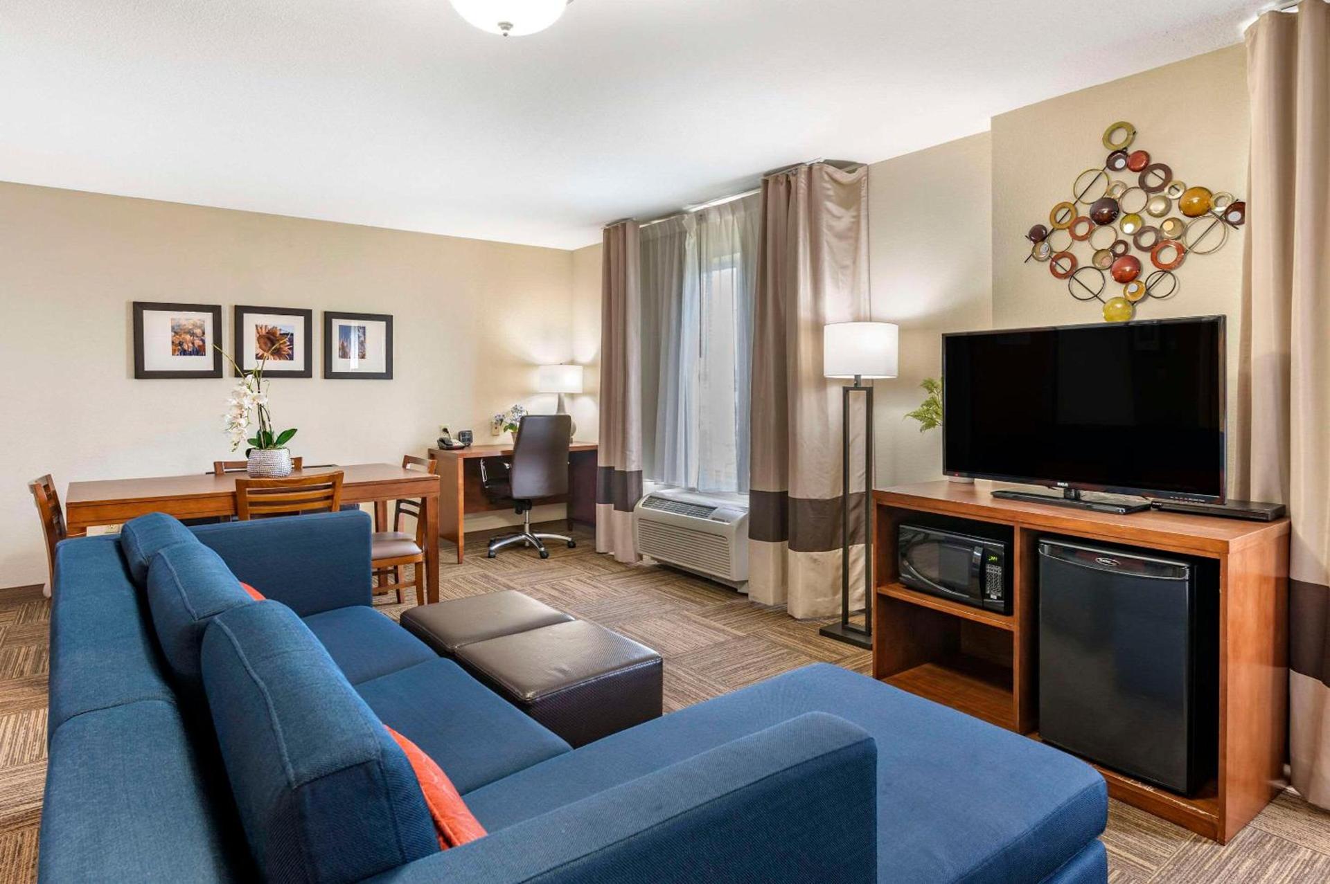 Comfort Suites Urbana Champaign, University Area photo 8