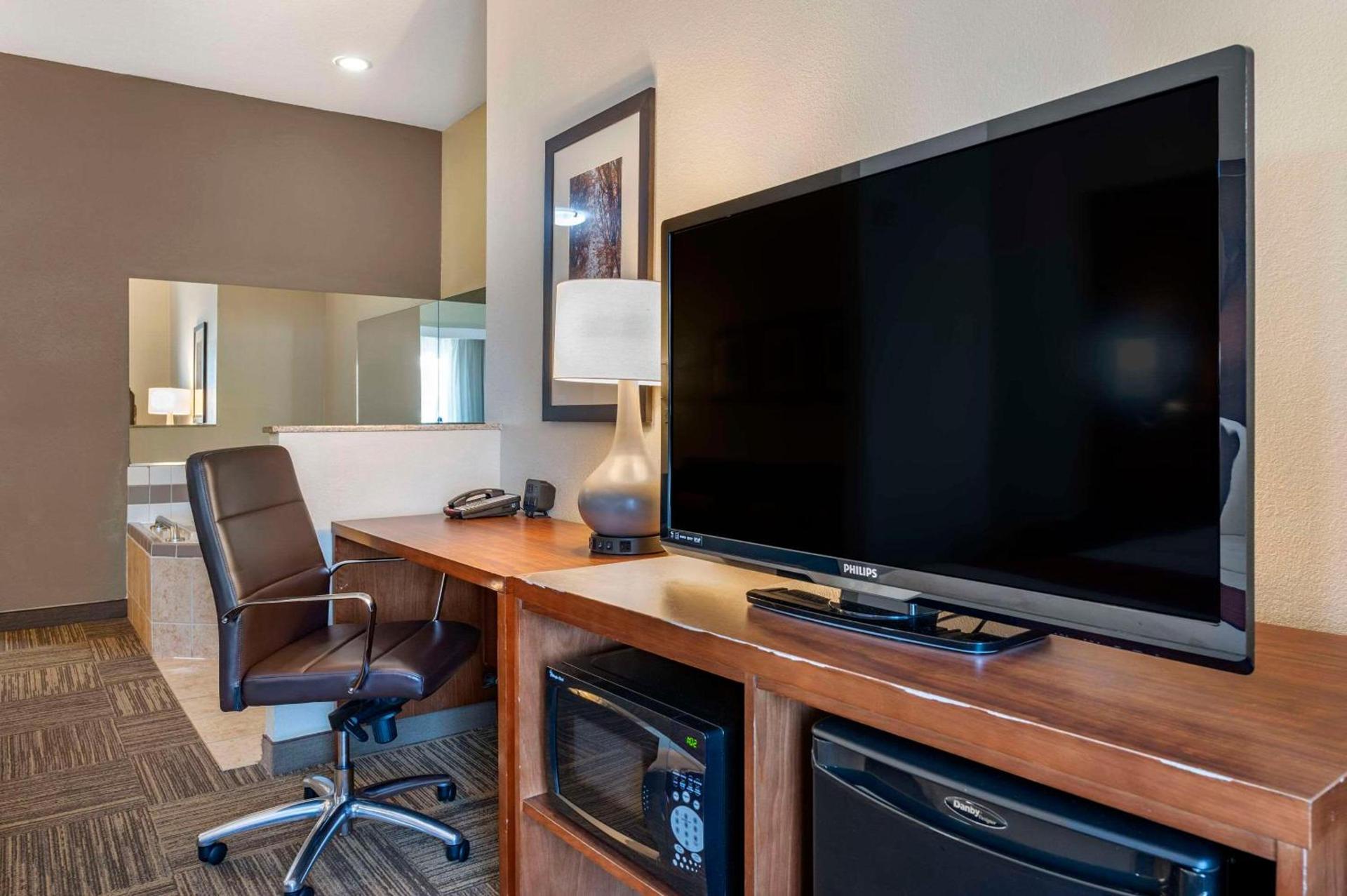 Comfort Suites Urbana Champaign, University Area photo 15