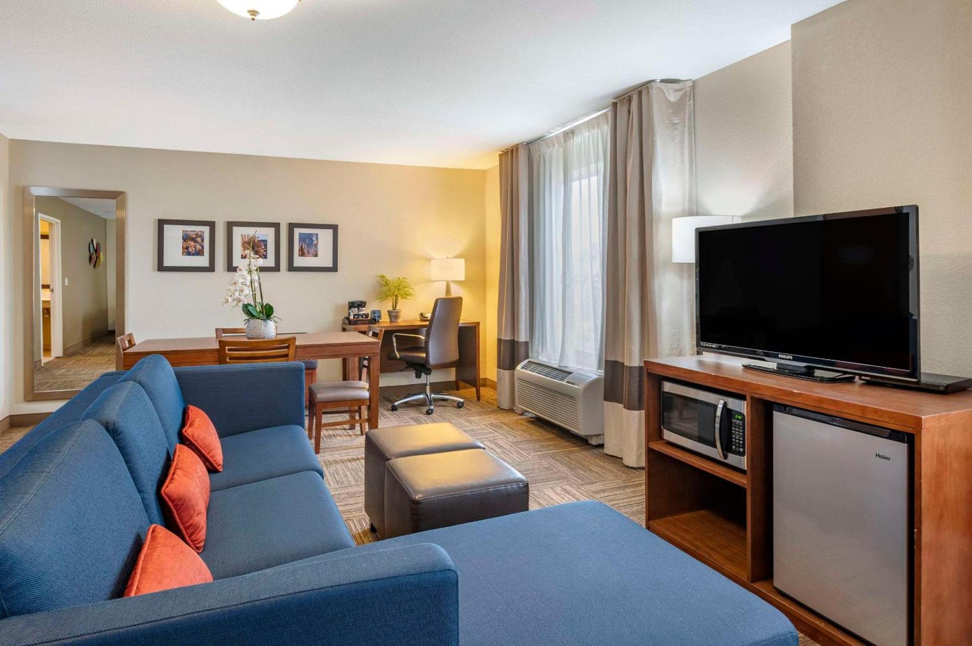 Comfort Suites Urbana Champaign, University Area photo 12