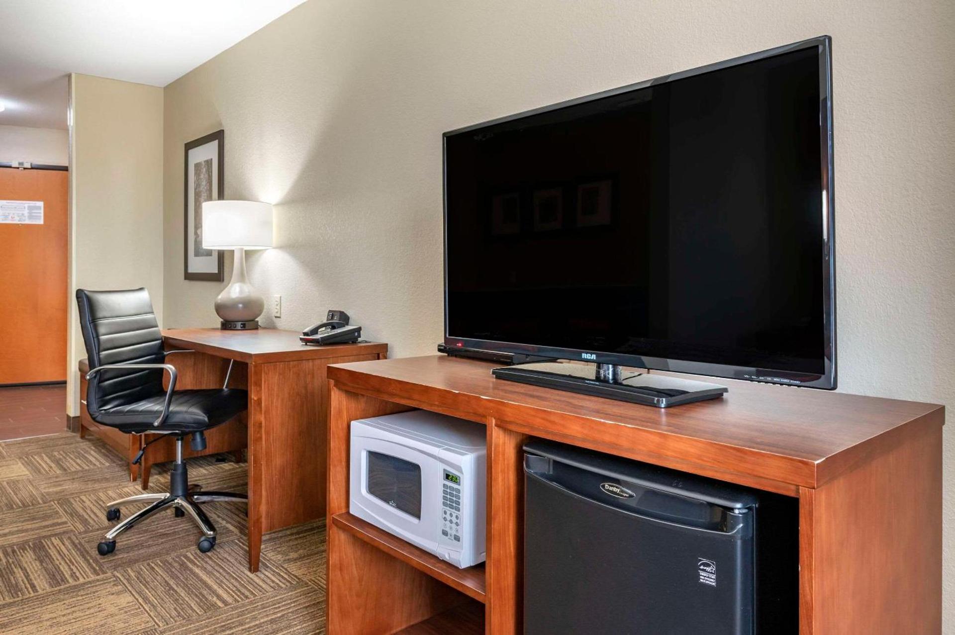 Comfort Suites Urbana Champaign, University Area photo 20
