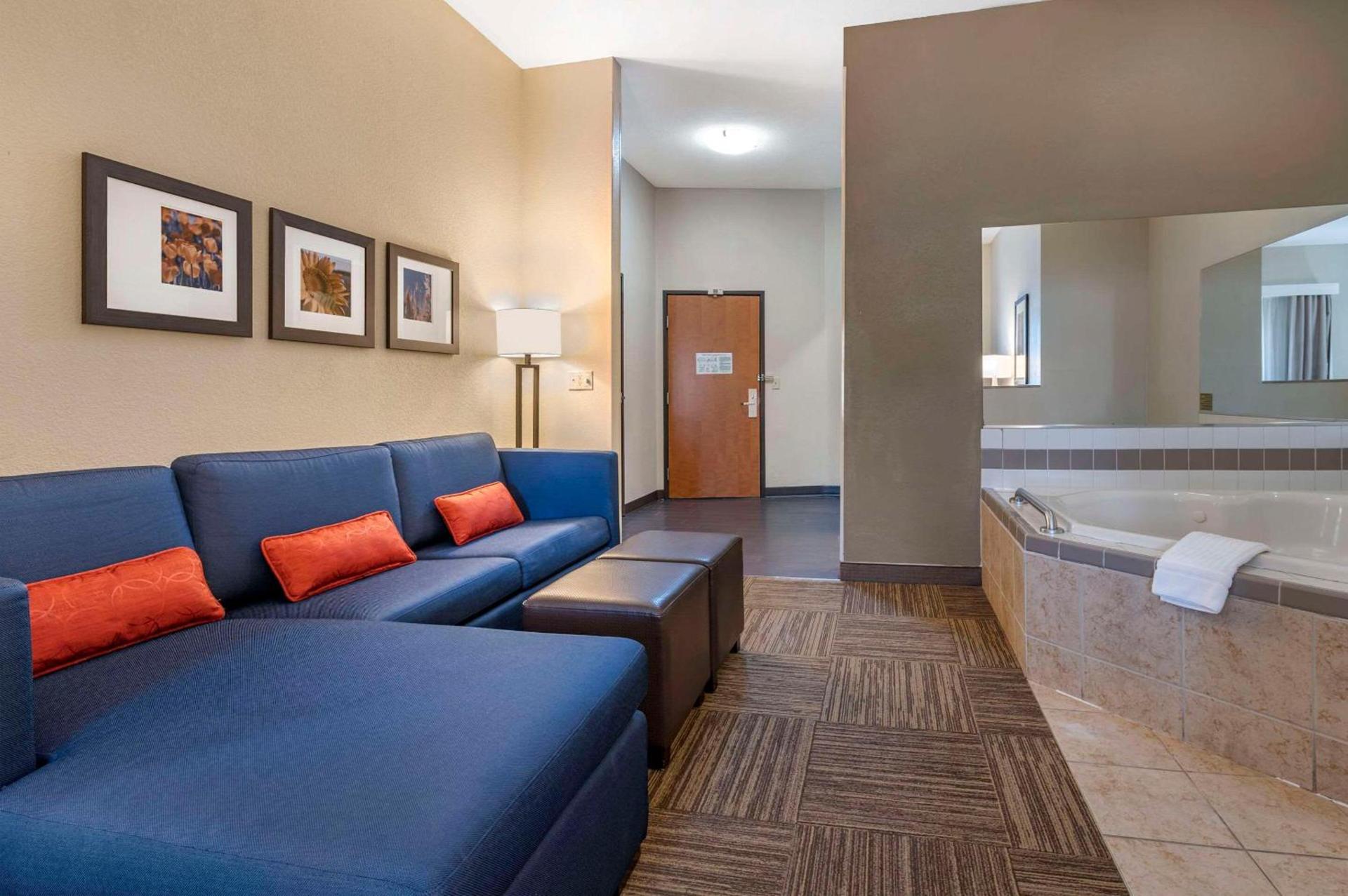 Comfort Suites Urbana Champaign, University Area photo 16