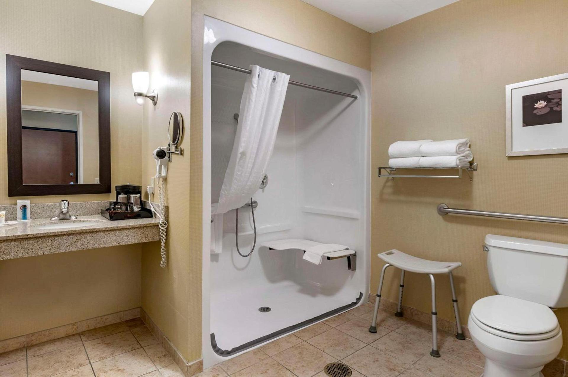 Comfort Suites Urbana Champaign, University Area photo 27