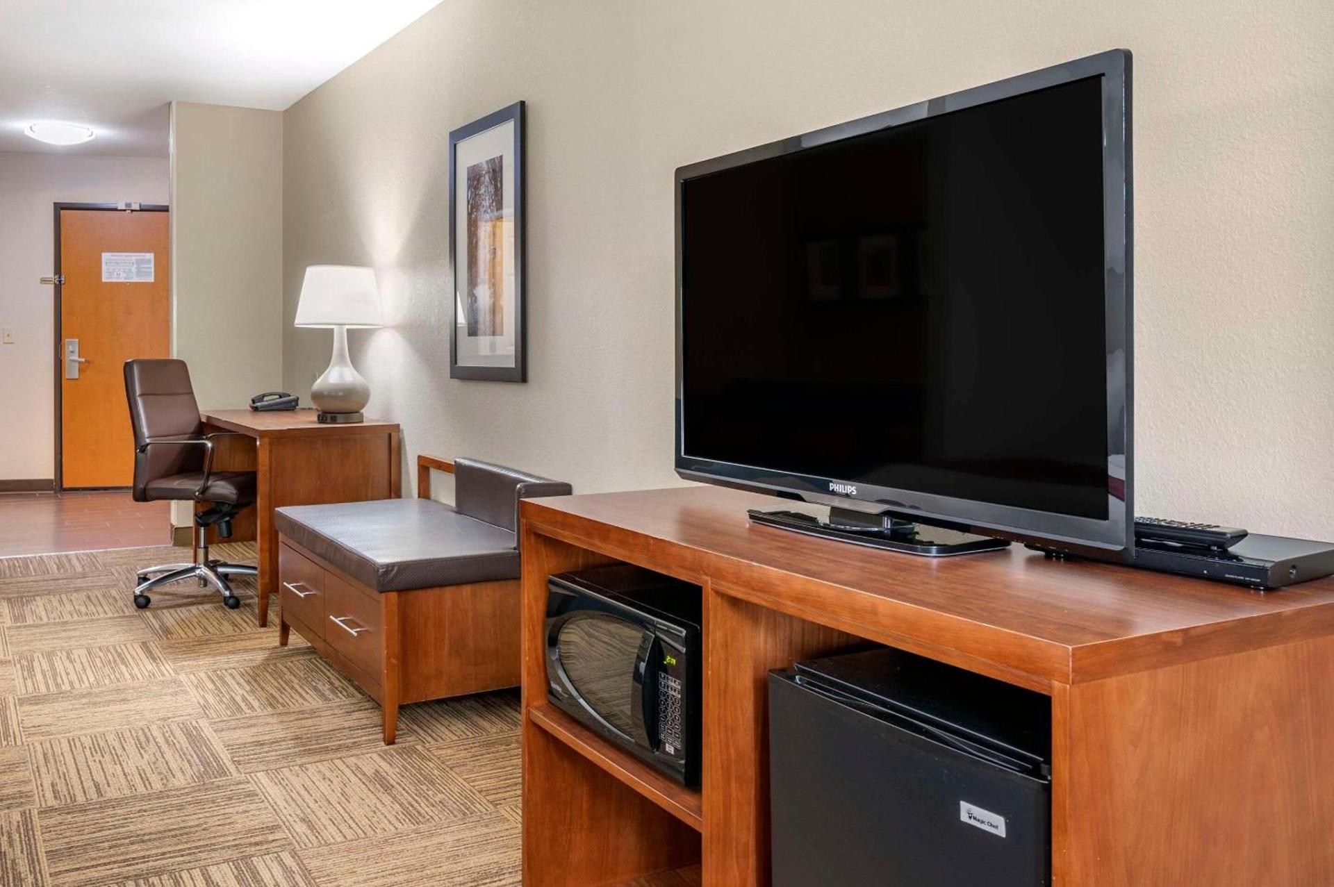 Comfort Suites Urbana Champaign, University Area photo 26
