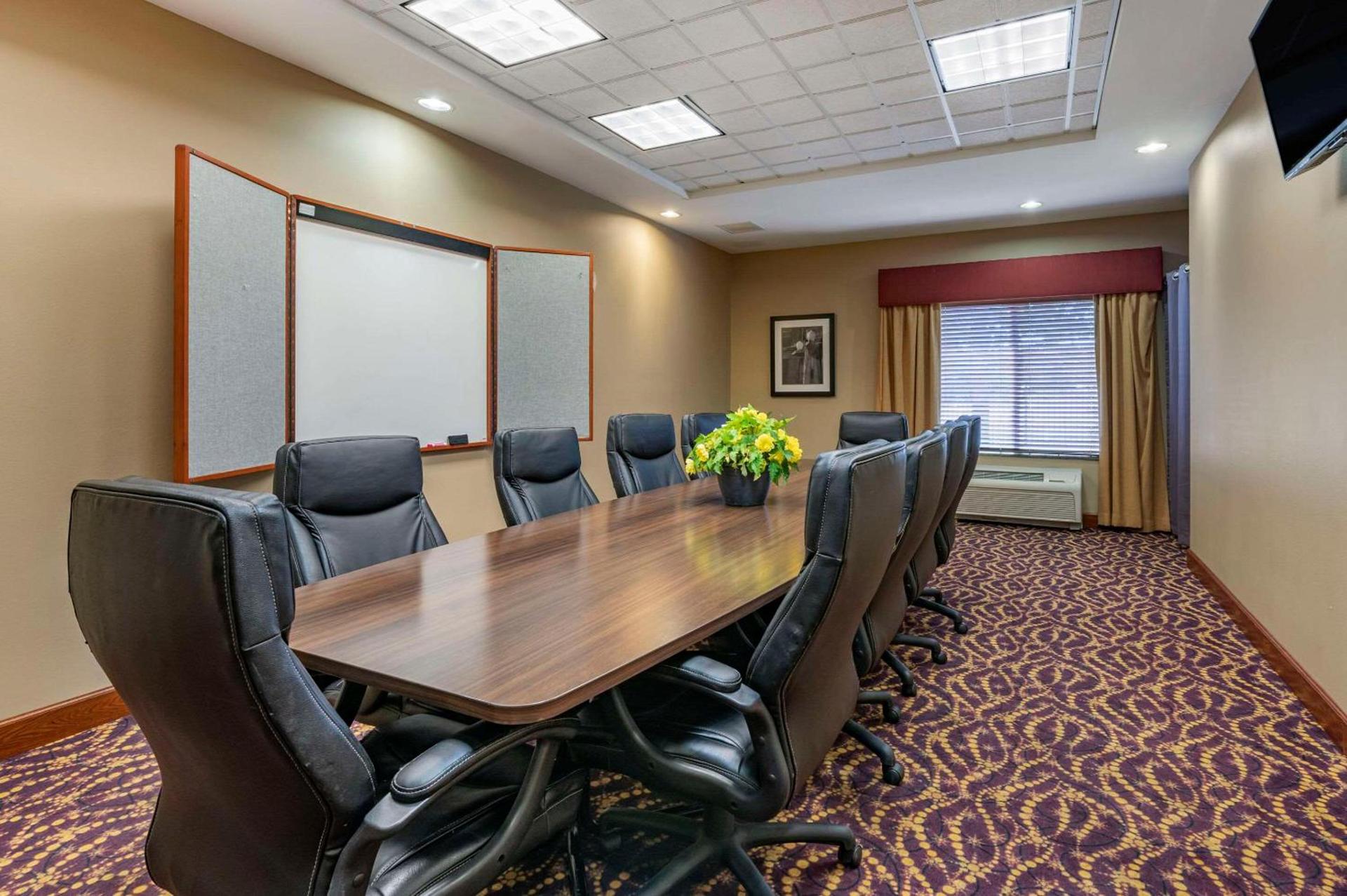 Comfort Suites Urbana Champaign, University Area photo 34