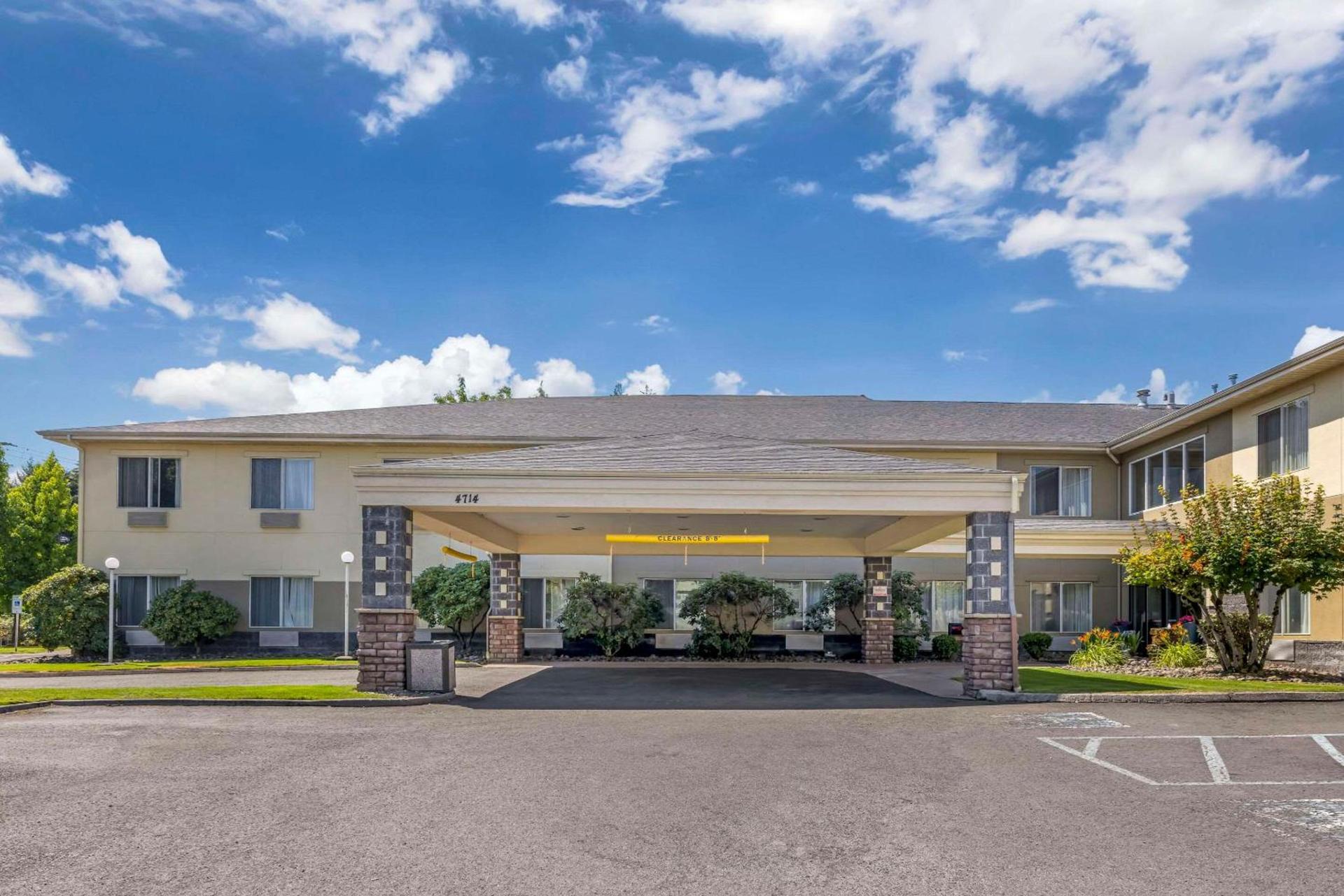 Comfort Suites Near Vancouver Mall photo 2