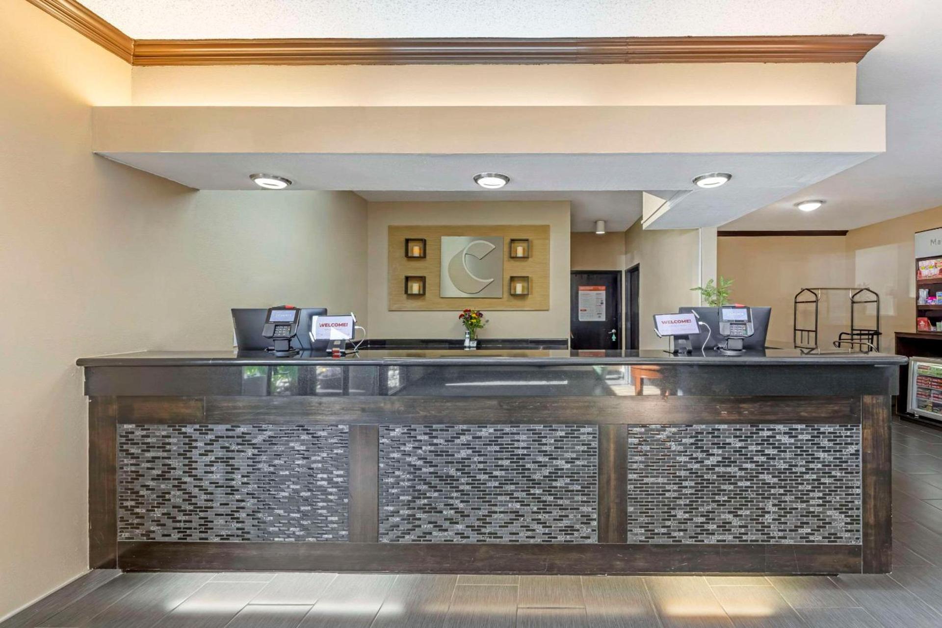Comfort Suites Near Vancouver Mall photo 5