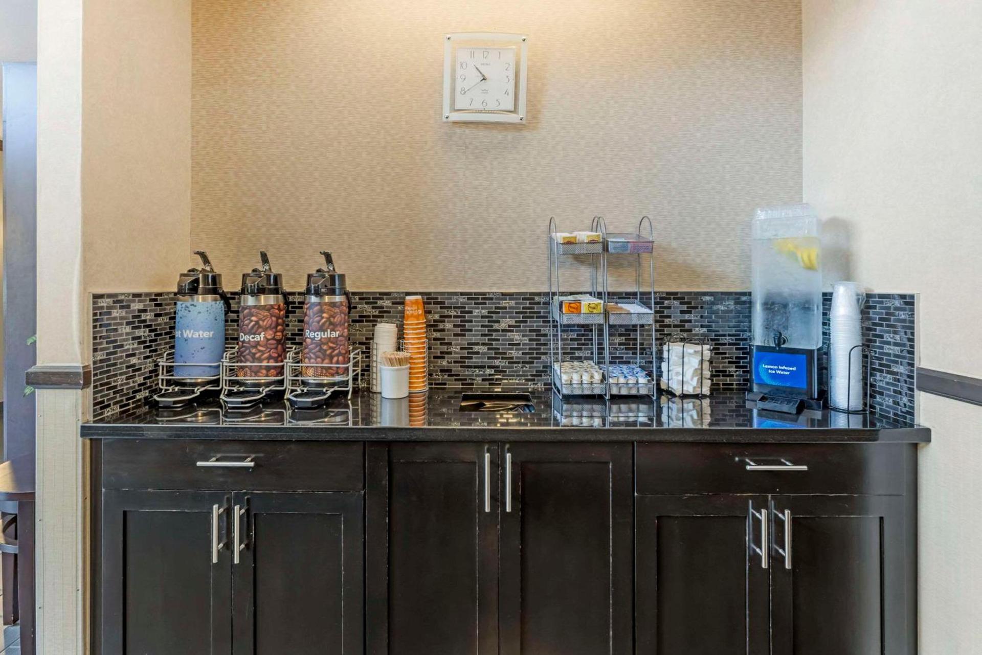 Comfort Suites Near Vancouver Mall photo 7