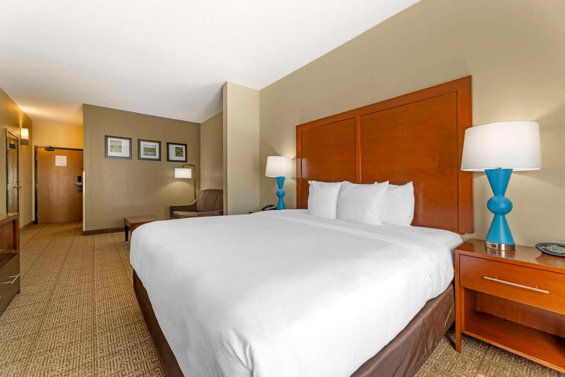 Comfort Suites Near Vancouver Mall photo 8