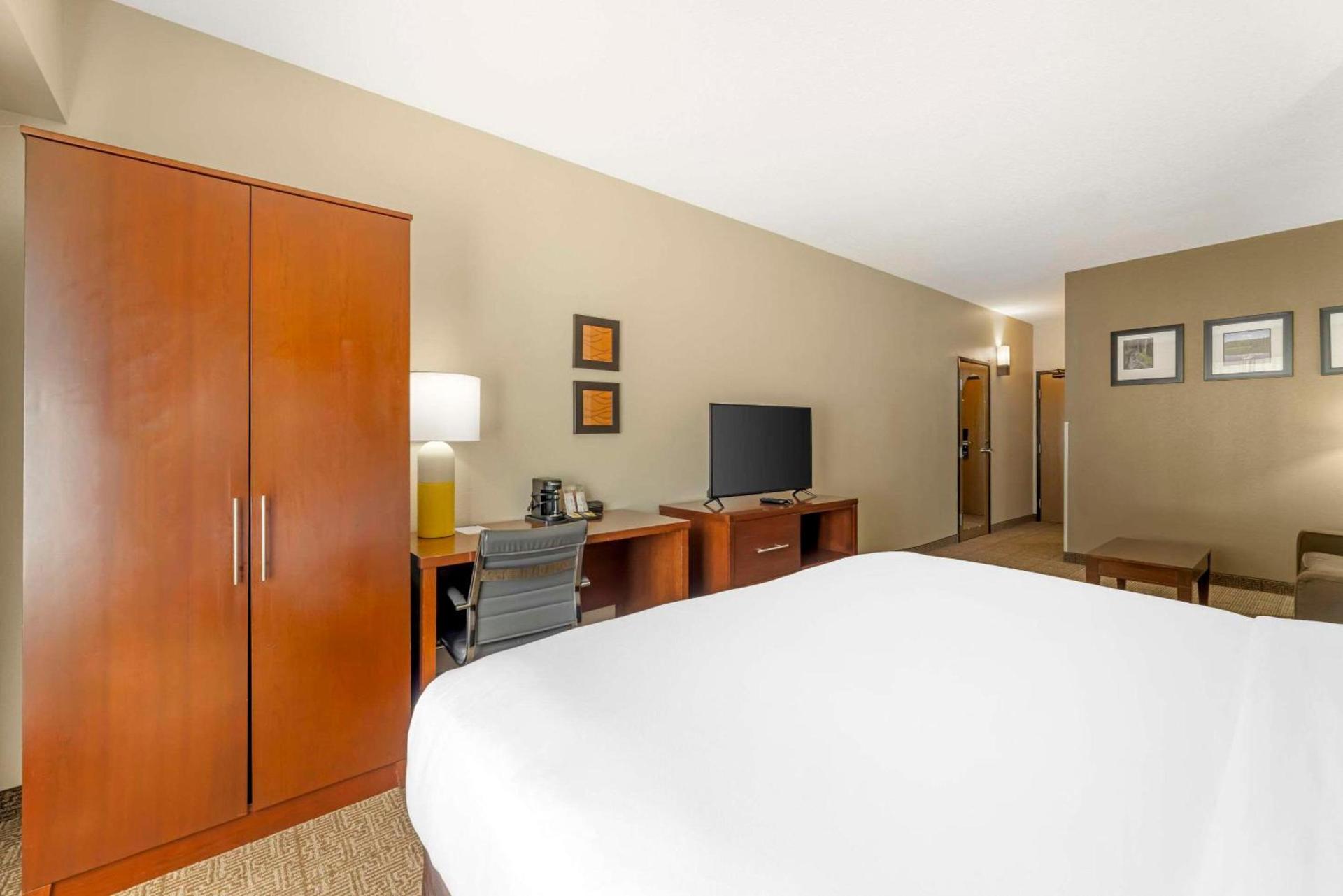 Comfort Suites Near Vancouver Mall photo 9