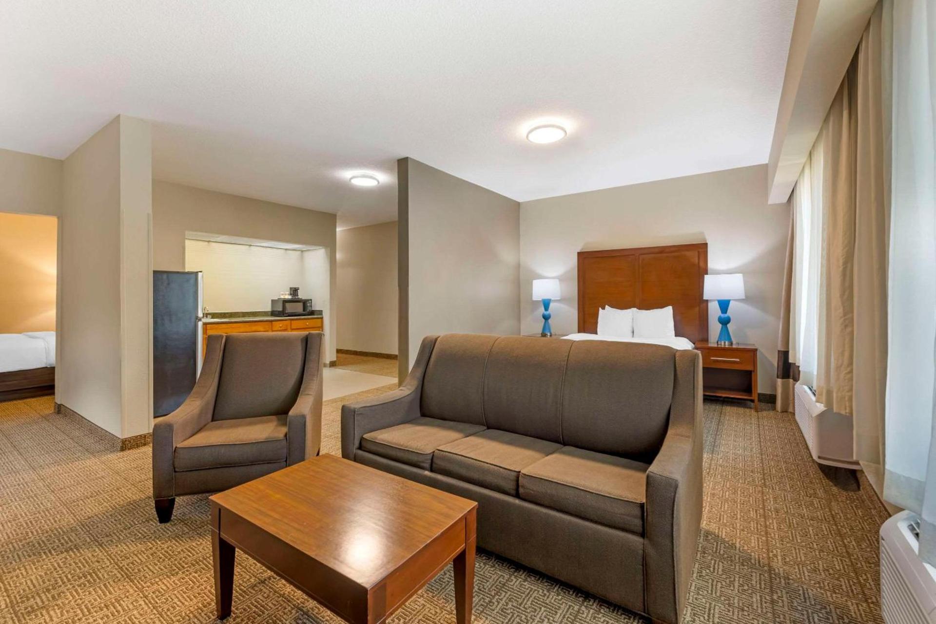 Comfort Suites Near Vancouver Mall photo 16
