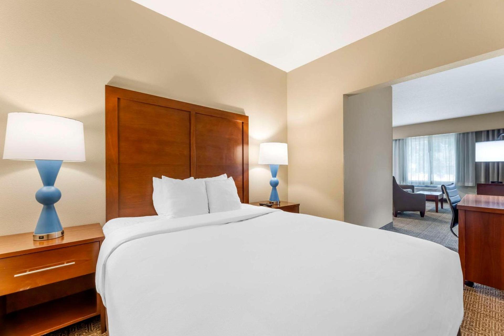 Comfort Suites Near Vancouver Mall photo 17