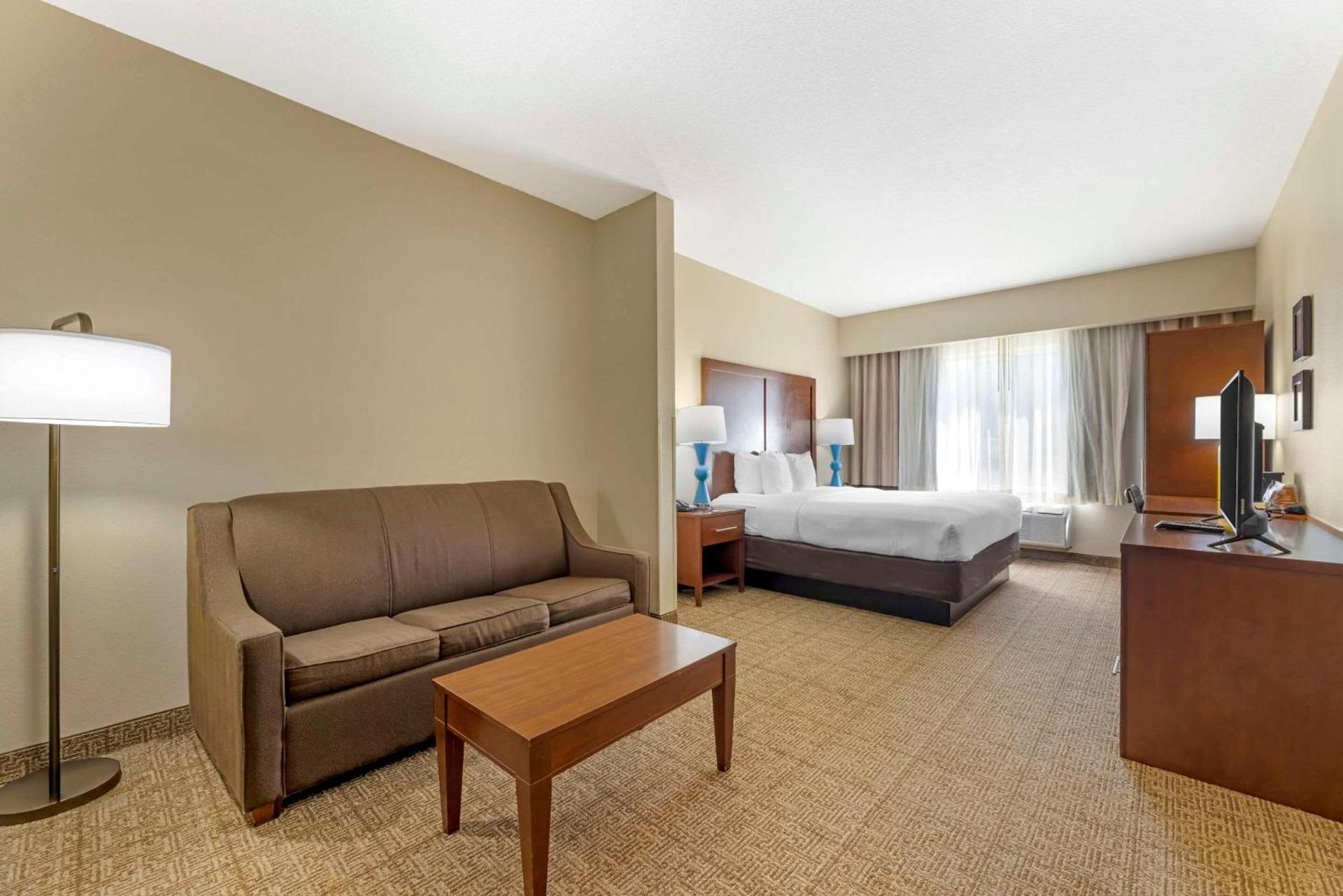 Comfort Suites Near Vancouver Mall photo 21