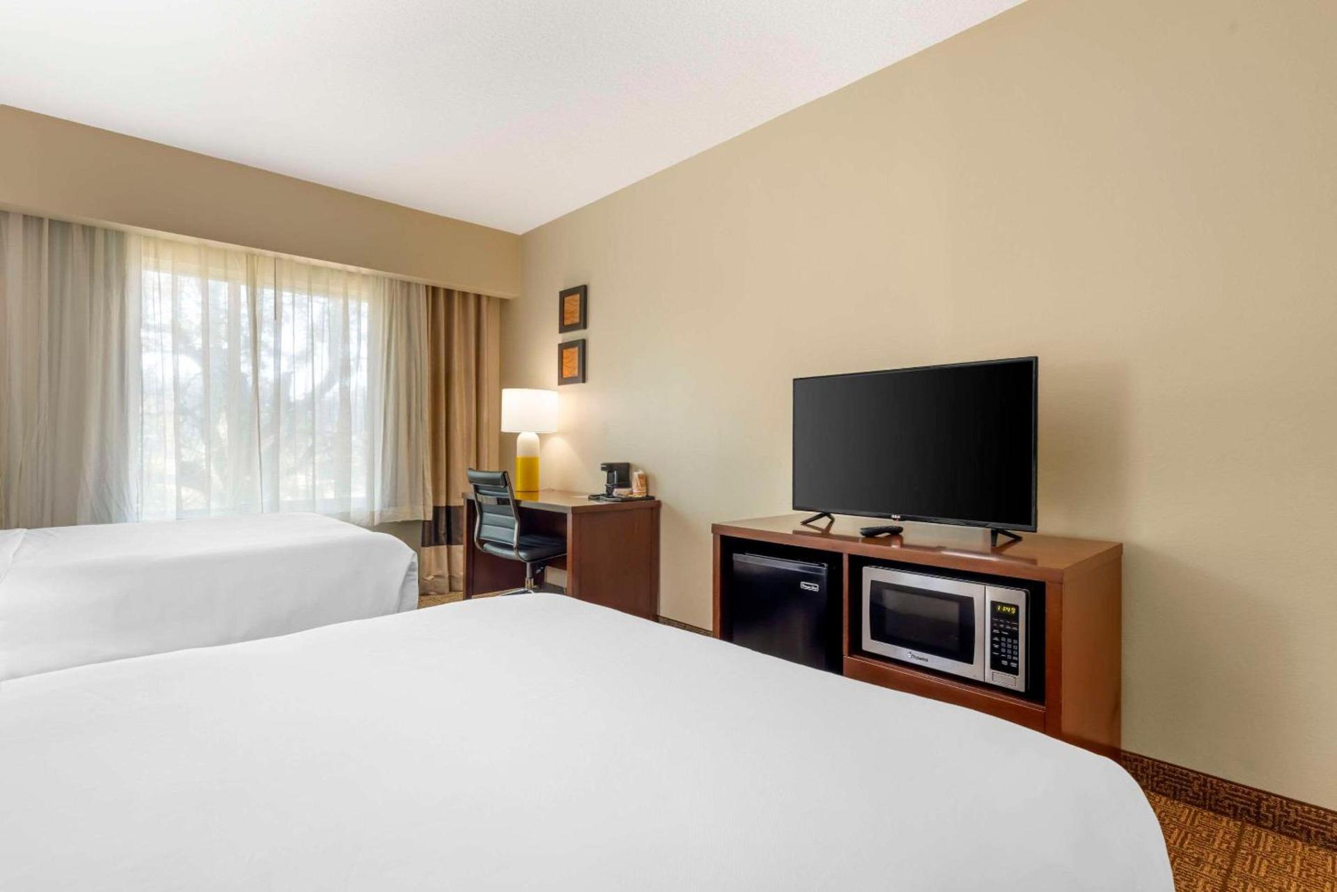 Comfort Suites Near Vancouver Mall photo 24