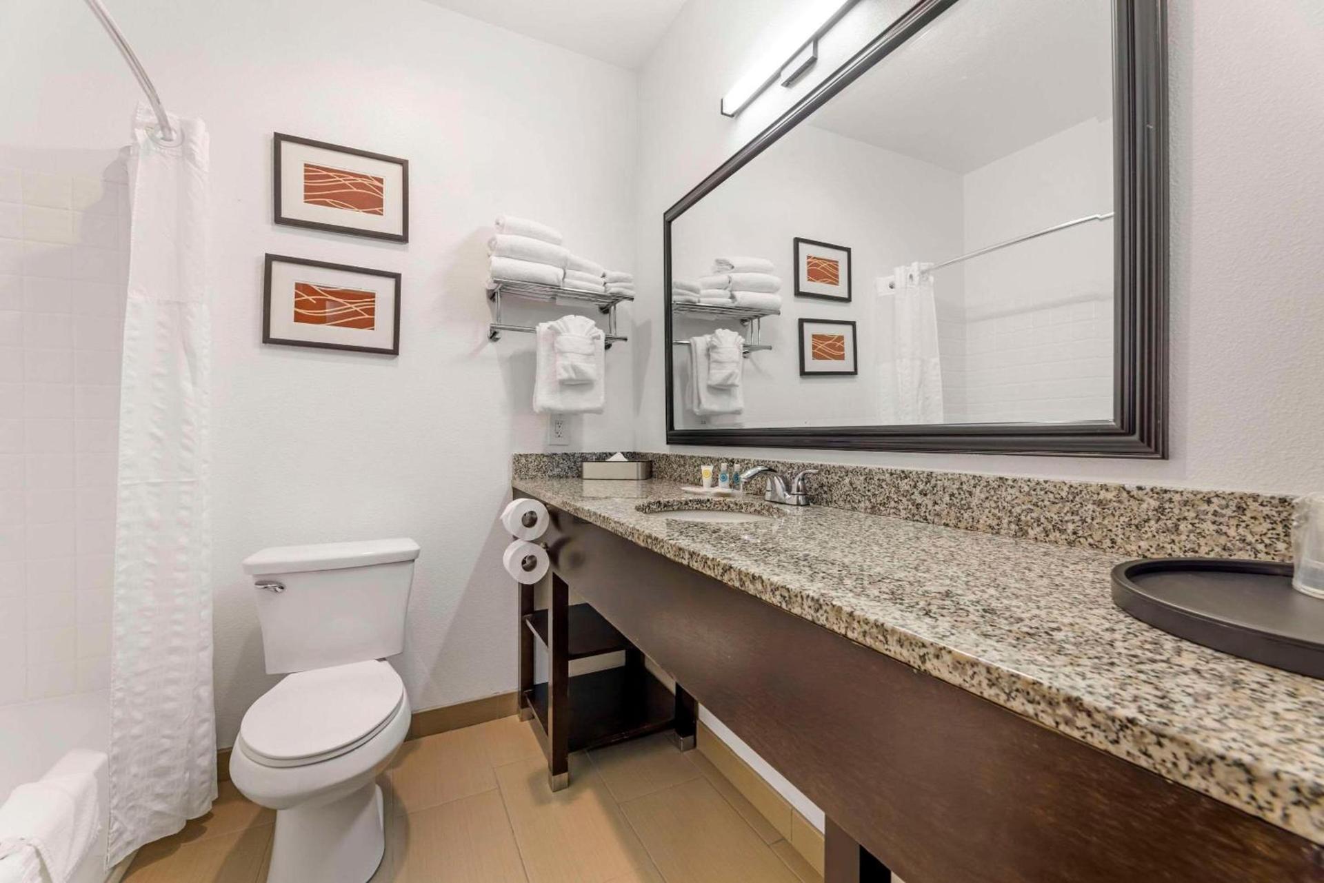 Comfort Suites Near Vancouver Mall photo 25