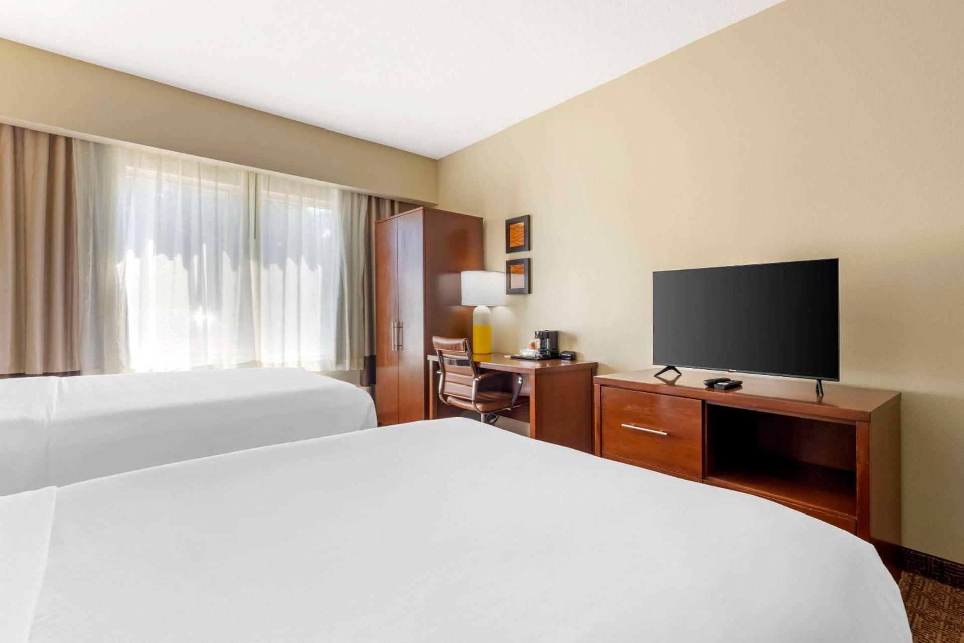 Comfort Suites Near Vancouver Mall photo 28