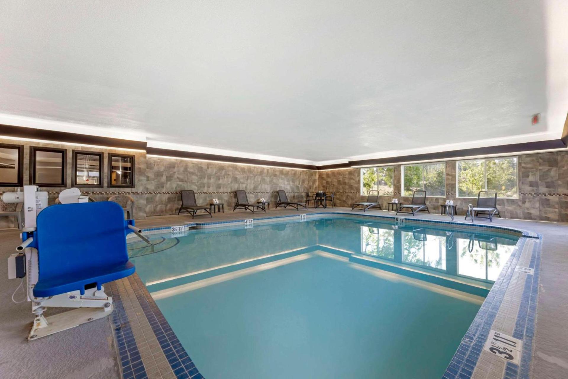 Comfort Suites Near Vancouver Mall photo 34