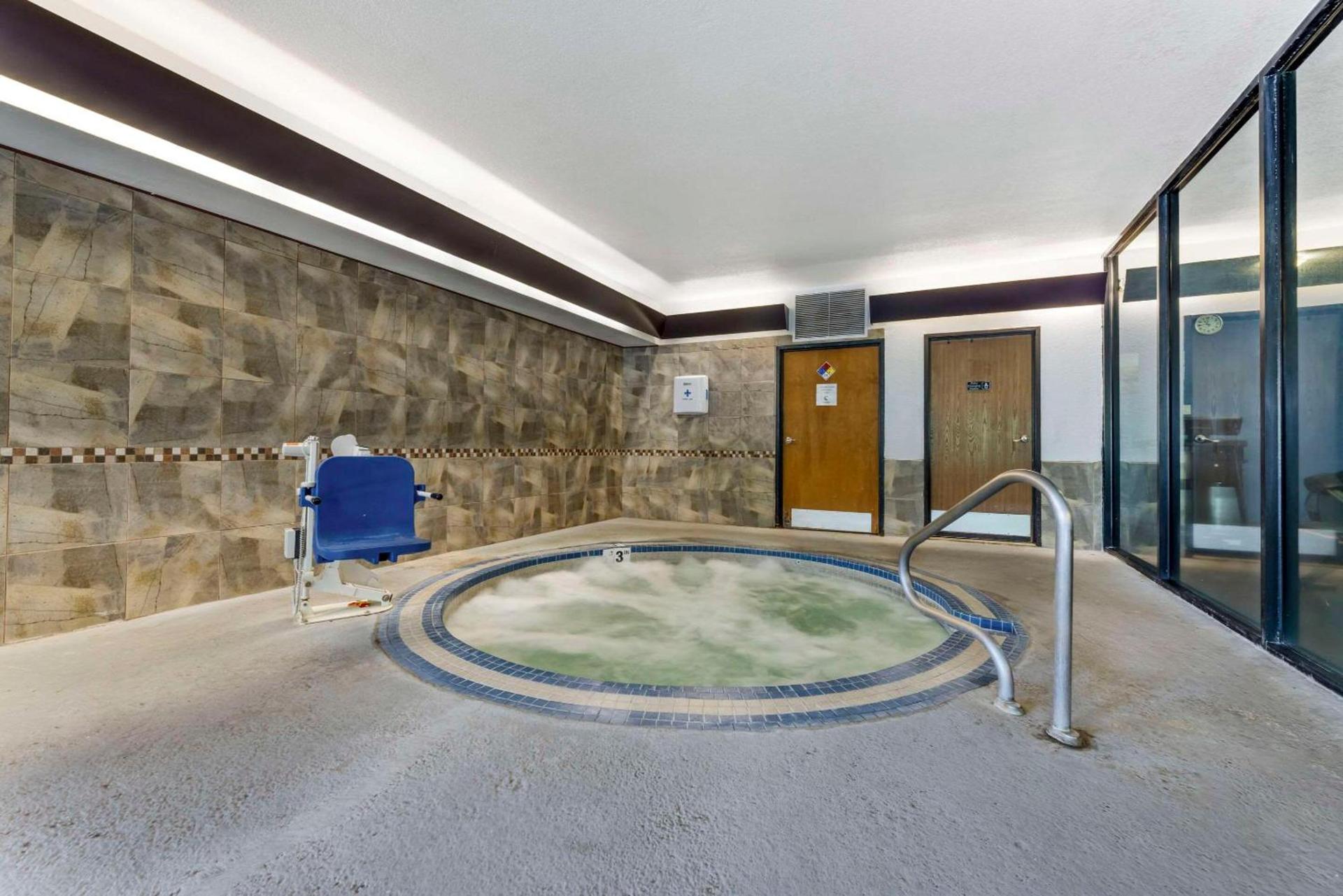 Comfort Suites Near Vancouver Mall photo 35