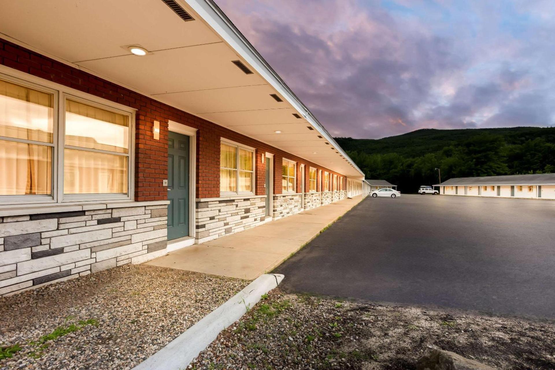 Rodeway Inn Gorham Riverside photo 8