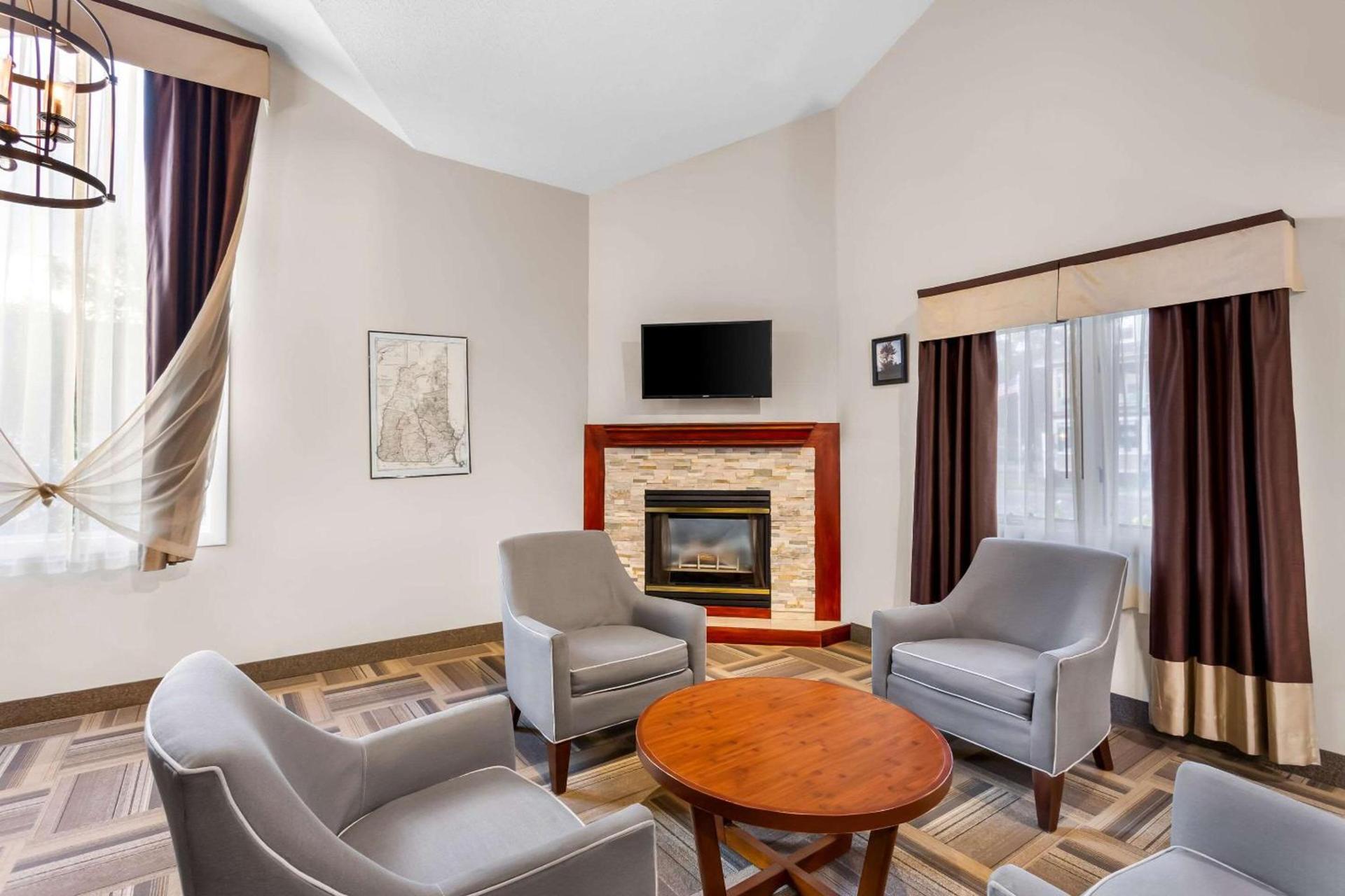Rodeway Inn Gorham Riverside photo 11