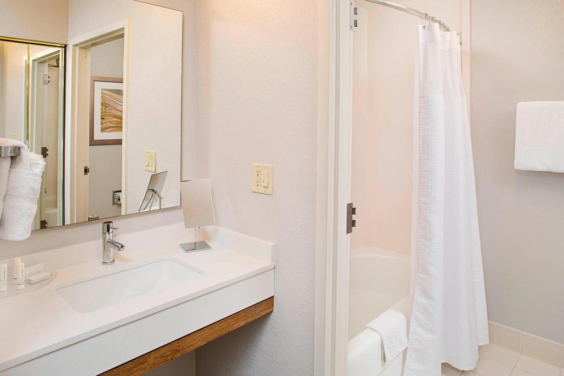 Courtyard by Marriott West Palm Beach Airport photo 6