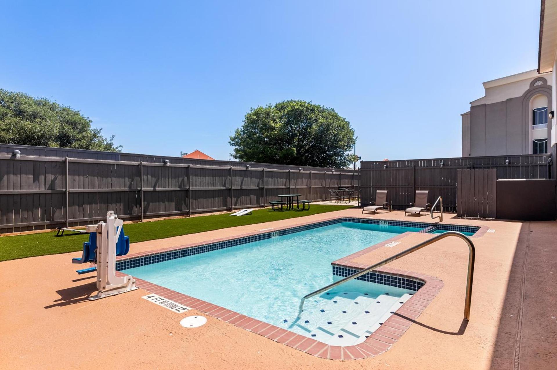 Quality Inn Bastrop photo 59