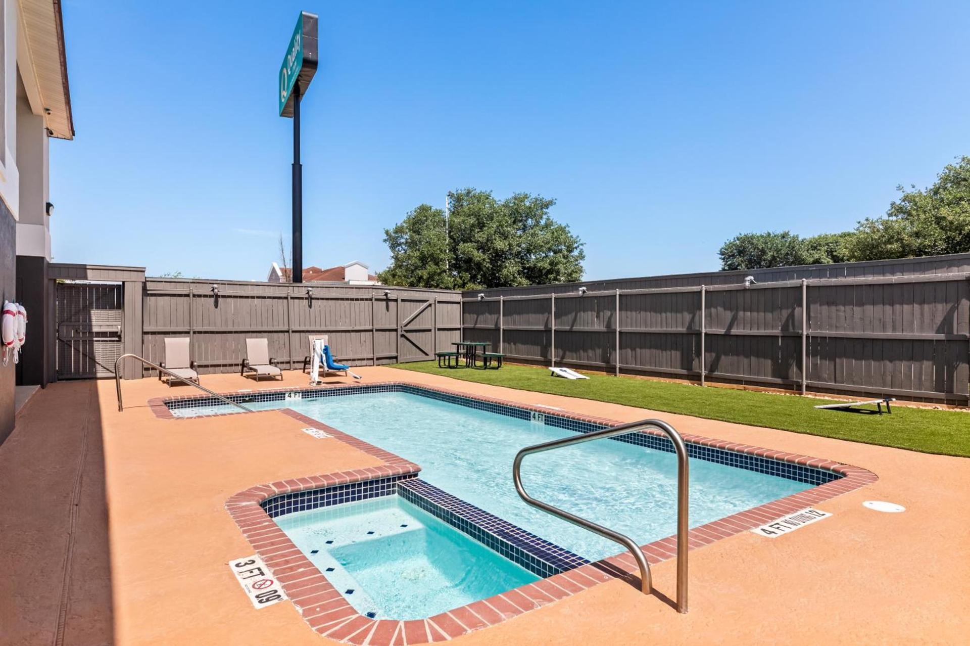 Quality Inn Bastrop photo 58