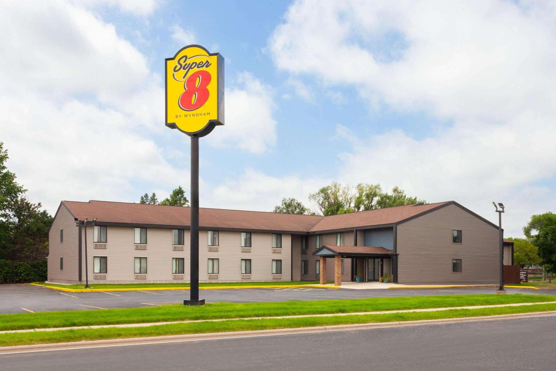 Super 8 by Wyndham Sun Prairie/Madison E photo 13