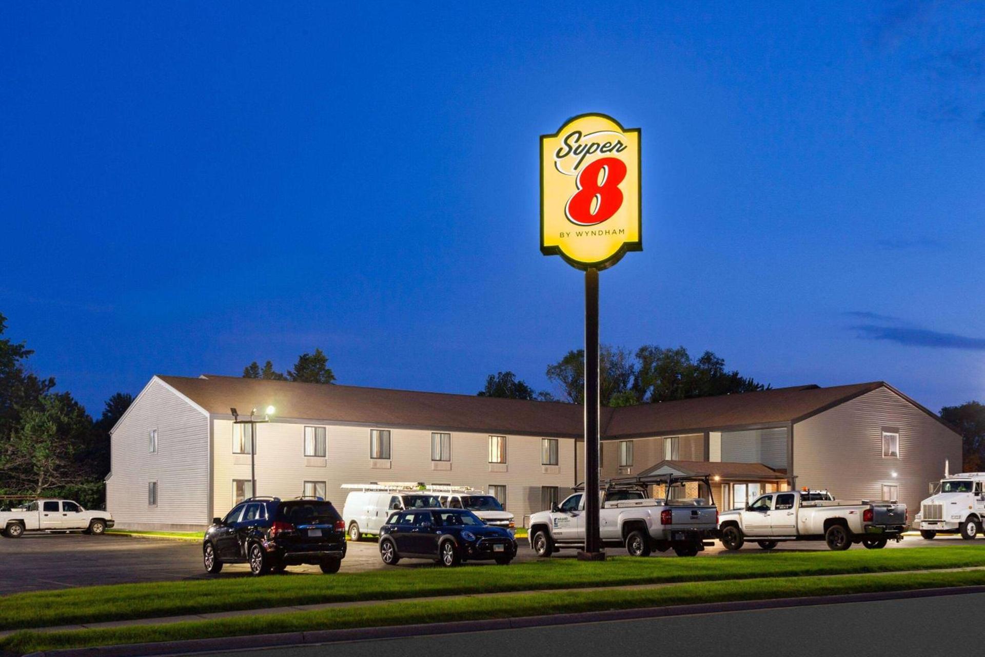 Super 8 by Wyndham Sun Prairie/Madison E — hotel in Sun Prairie