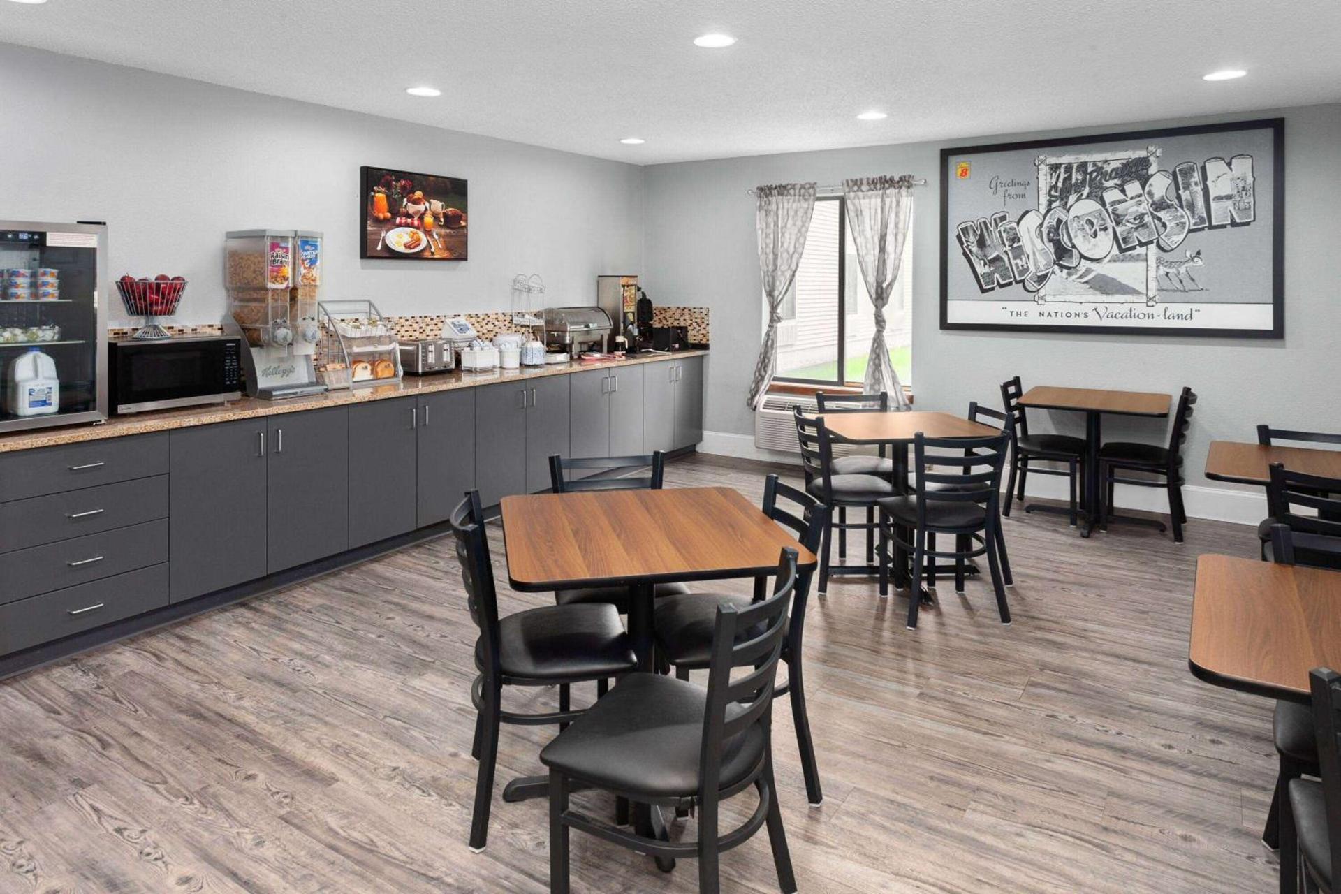 Super 8 by Wyndham Sun Prairie/Madison E photo 12