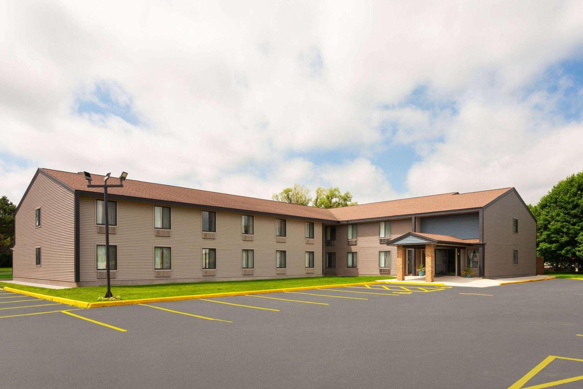 Super 8 by Wyndham Sun Prairie/Madison E photo 14