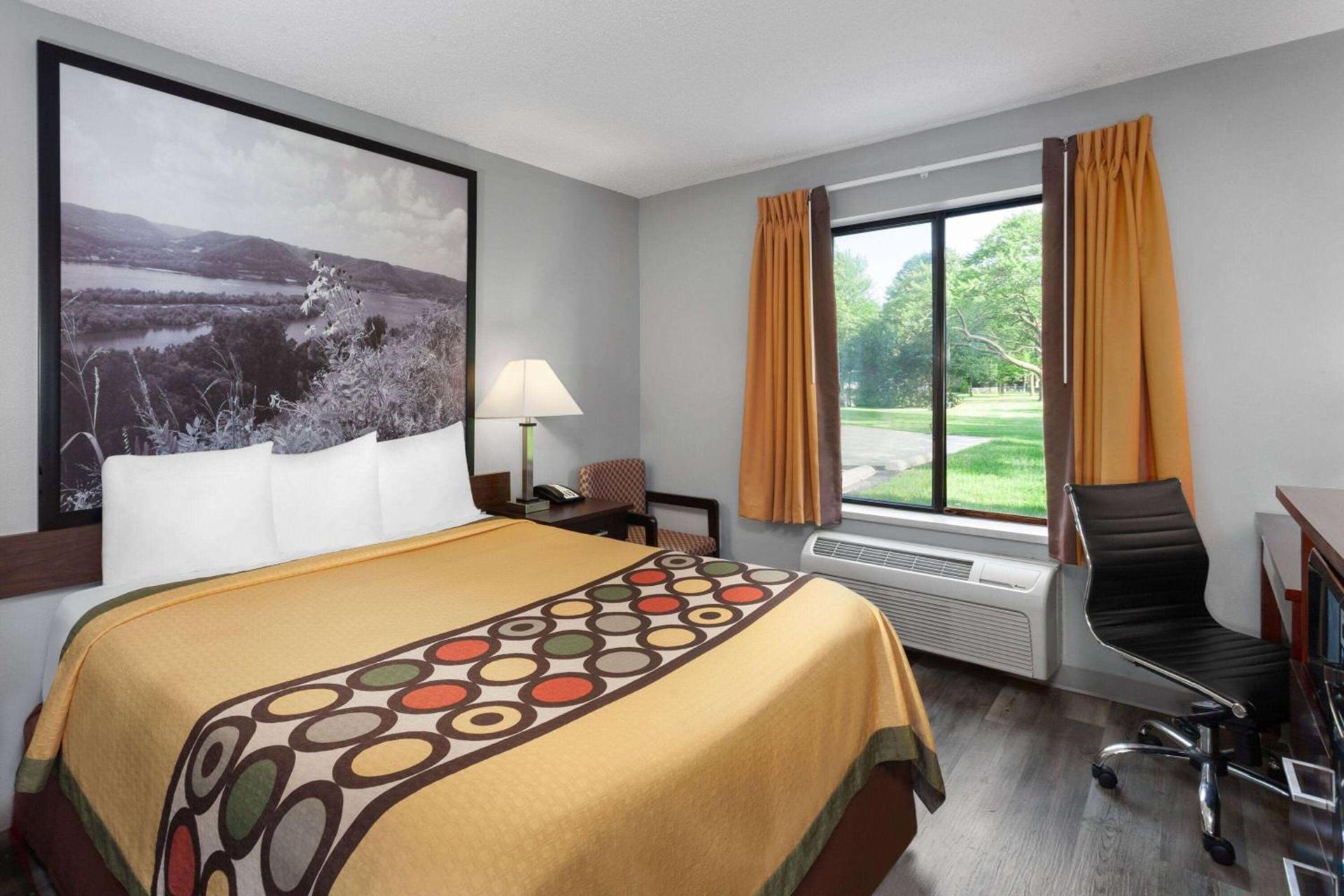 Super 8 by Wyndham Sun Prairie/Madison E photo 22