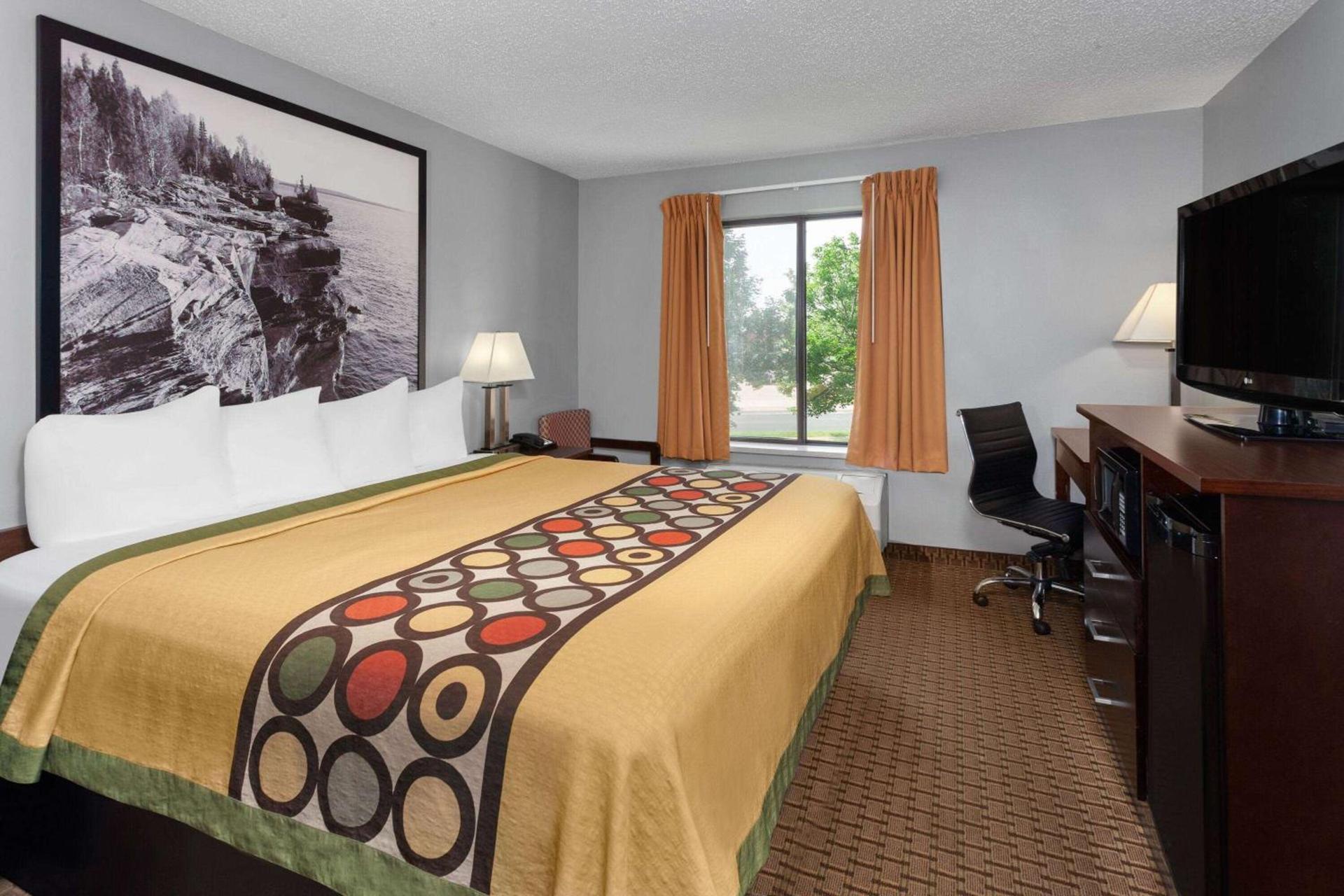 Super 8 by Wyndham Sun Prairie/Madison E photo 3