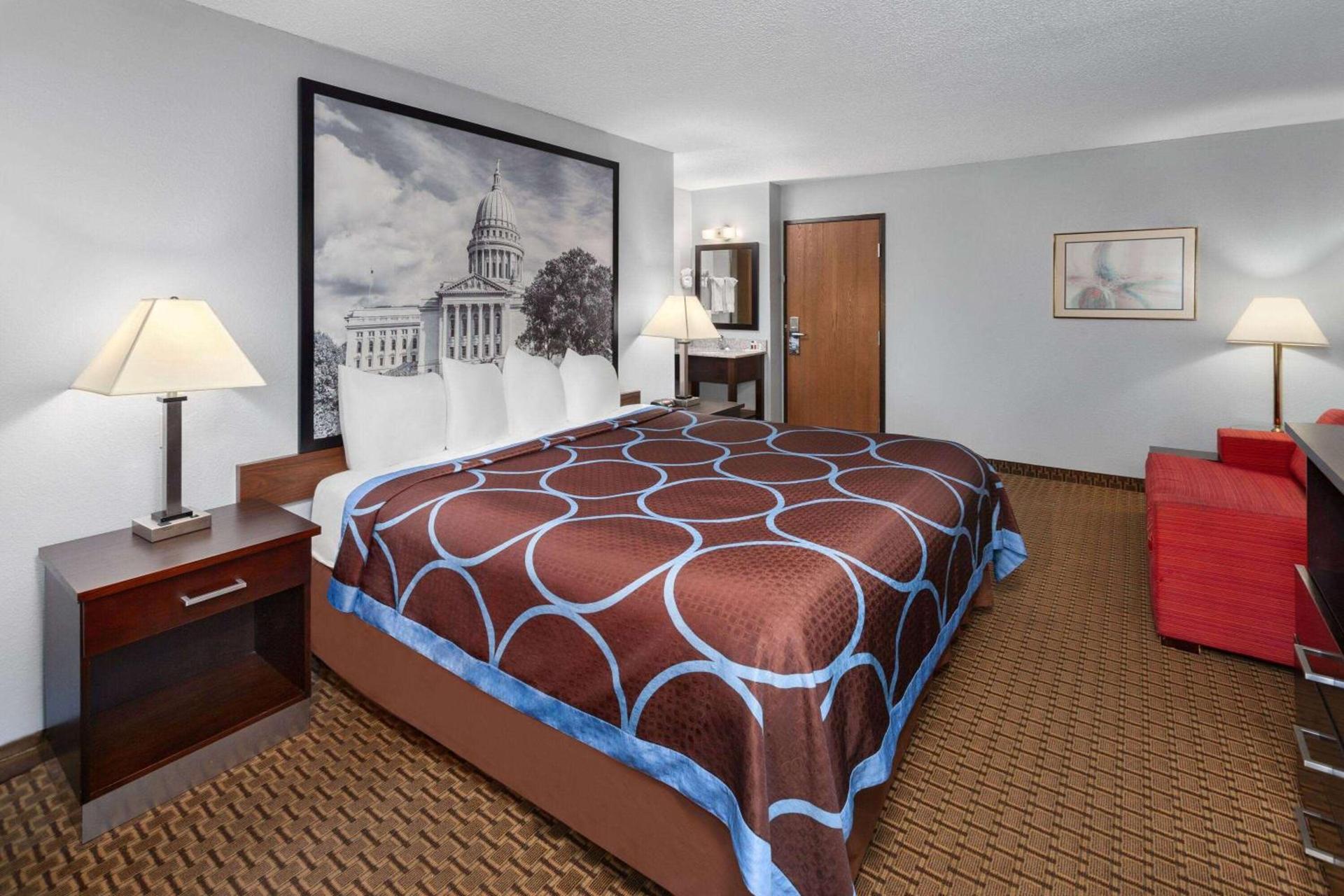 Super 8 by Wyndham Sun Prairie/Madison E photo 5