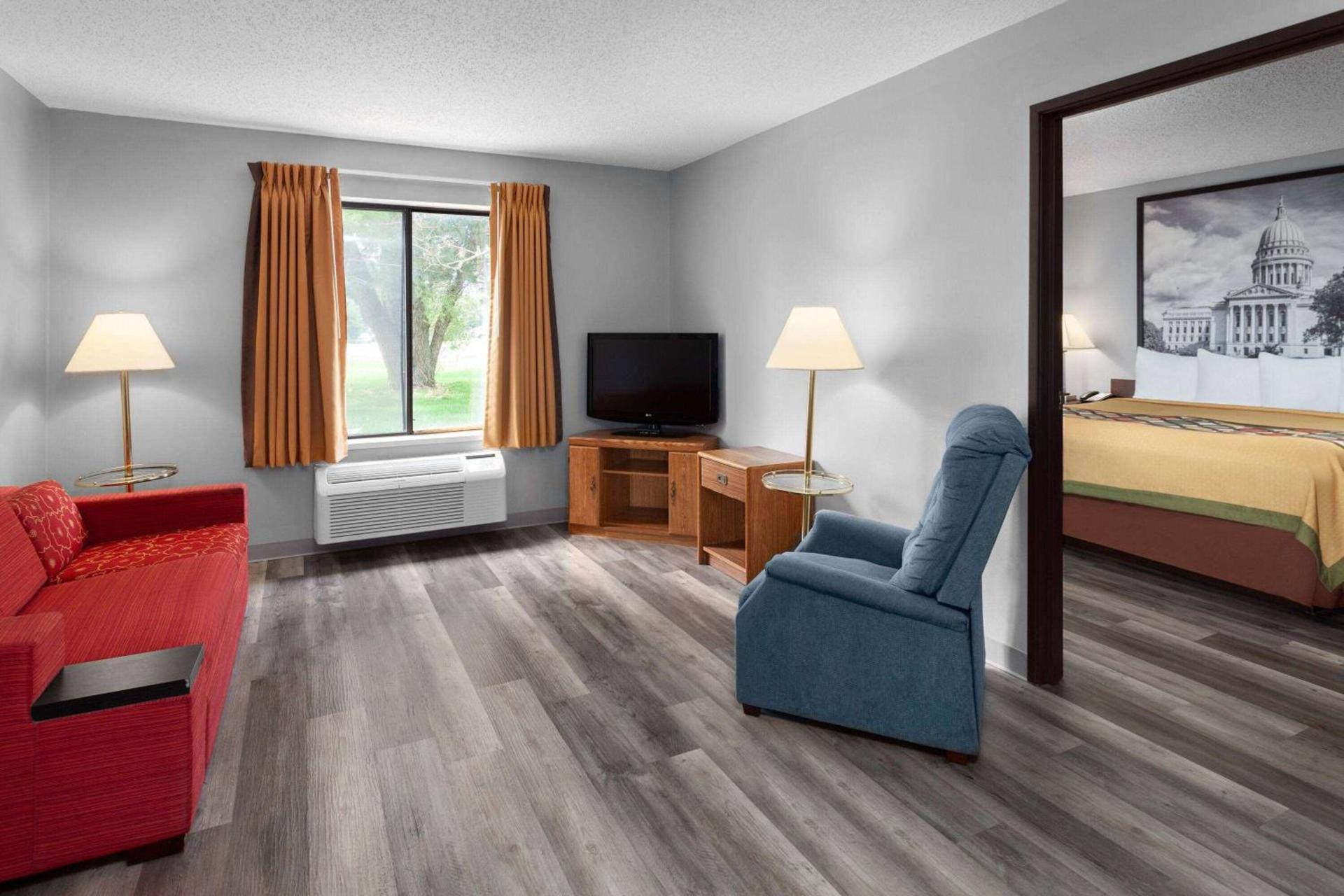 Super 8 by Wyndham Sun Prairie/Madison E photo 25