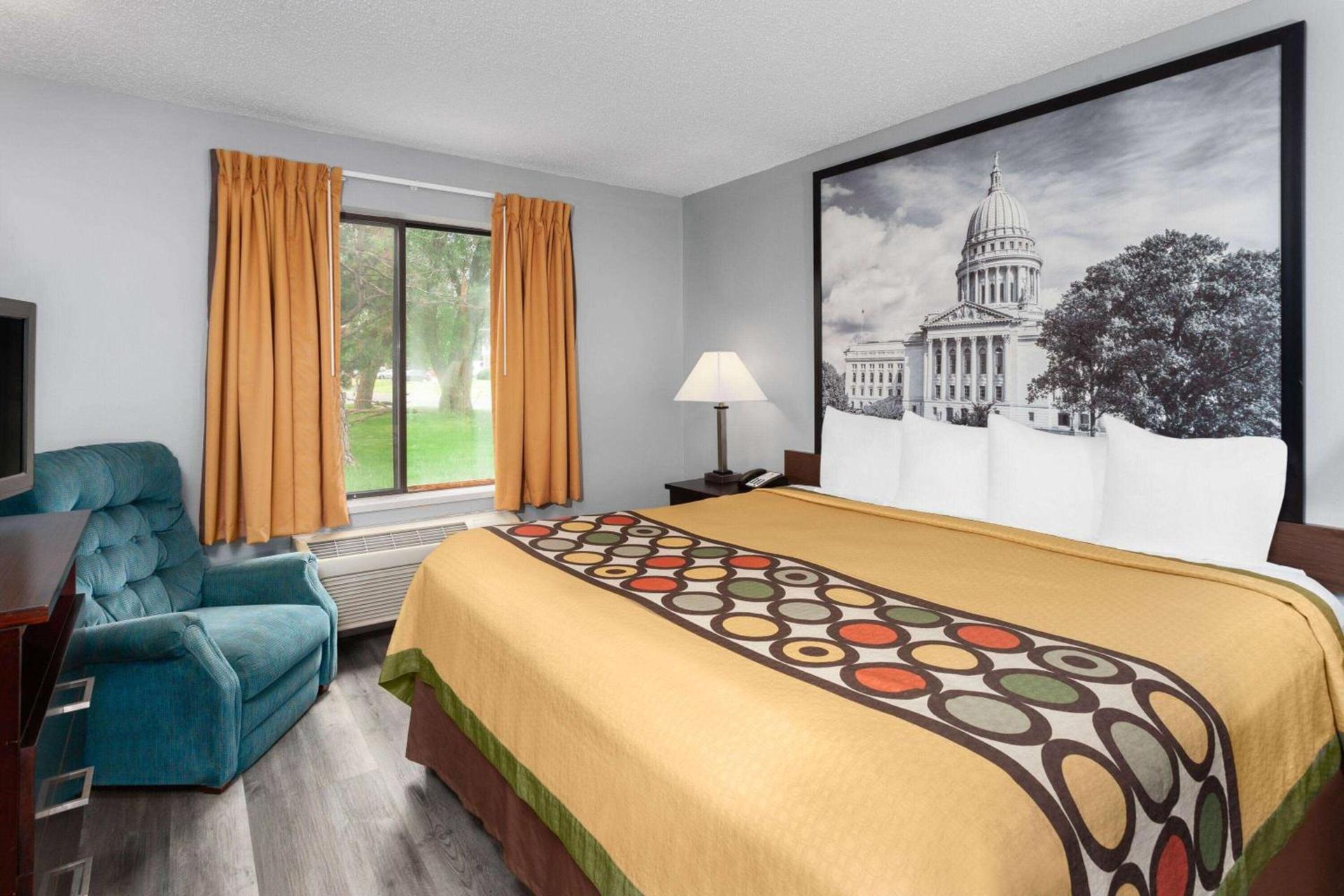 Super 8 by Wyndham Sun Prairie/Madison E photo 26